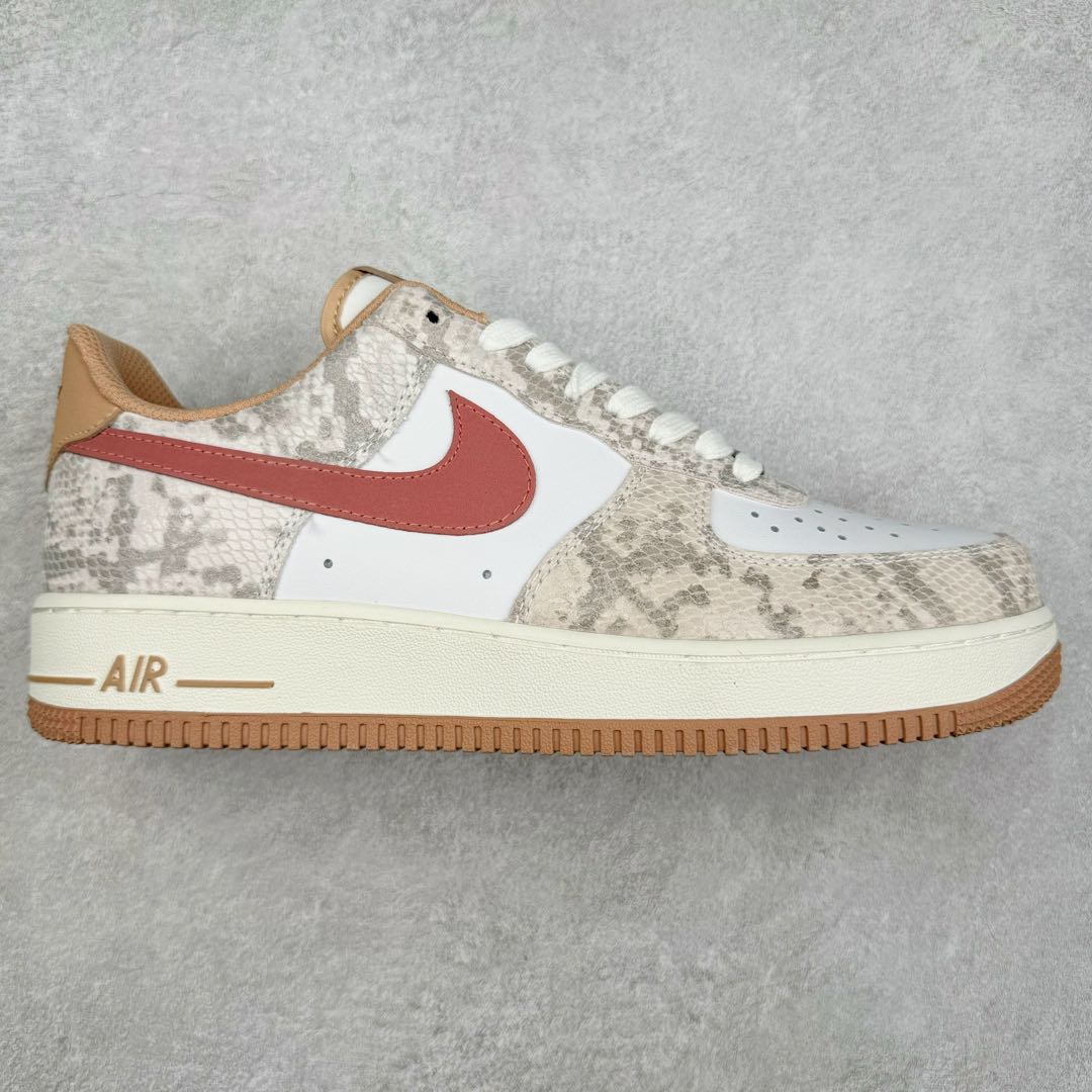 NK Air Force 1´07 Low 空军一号低帮百搭休闲运动板鞋 柔软、弹性十足的缓震性能和出色的中底设计 横跨复古与现代的外型结合 造就出风靡全球 三十多年的Force 1 直到今天还深受青睐 尺码:36 36.5 37.5 38 38.5 39 40 40.5 41 42 42.5 43 44 44.5 45-选品中心