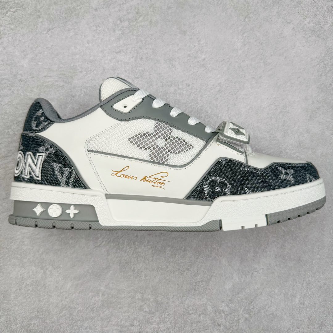 Louis Vuitton Trainer lv时装走秀运动鞋 高尔夫系列 全网最全配色更新最快 最成熟的做工稳定的品控 完美鞋型超高的清洁度 零毛边线头瑕疵 全套原楦原纸版原鞋开模 全网最具灵魂的版型 正确原装黄色鞋盒 正确中底印花 鞋面印花3D高频深度立体 全鞋电脑针车 紧密相连 针距密度一致 环保乳胶注塑鞋垫 厚度脚感还原原版 皮面裁剪部位 统一油边封口工艺 原装橡胶大底含胶量大底组合零偏差 专柜全套包装 防尘袋 说明书 质保卡 男女鞋 尺码：35 36 37 38 39 40 41 42 43 44 45-选品中心