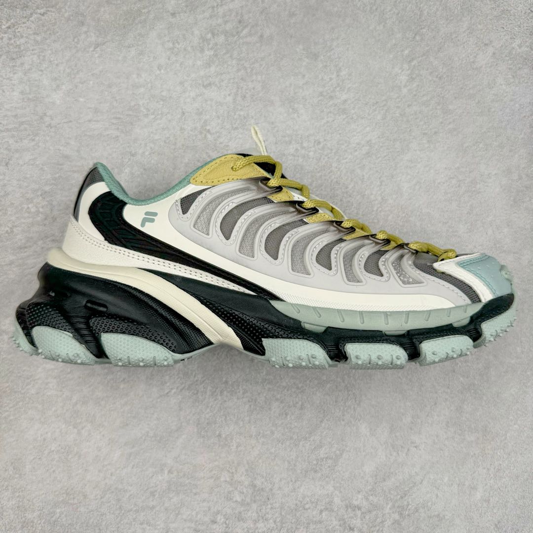 FILA FUSION BRACKET 斐乐时尚舒适网布织物防滑耐磨低帮训练跑步鞋 FUSION 系列传承了 FILA 的百年基因，融入年轻运动及潮流文化，成为引领变革、创新突破的一代。以“1+N” 的跨界合作模式重现经典的同时创造经典。带来最出其不意的跨界合作惊喜。同时，FILAFUSION把FILA 的 DNA 融入到定制体验里，你可以随心制造厲于你的产品。FILA FUSION 的鞋家族涵盖了老爹鞋、跑步鞋、网球鞋、季节款。风格复古新潮，满足了时尚人士出行及各类运动的搭配需求，成为当下年轻人筷拥的鞋类品牌之一。FILA FUSION 走进年轻人的世界，通过年轻人运动，街舞，滑板，篮球，展现 FILA FUSION 的潮流态度和年轻文化。FILA FUSION 认为末来属于引领变革、创新突破的年轻一代，让我们一起构成 FILA 未来的蓝图吧！尺码：35.5 36 36.5 37.5 38 38.5 39 40 40.5 41 42 42.5 43 44 44.5 45 45.5-选品中心