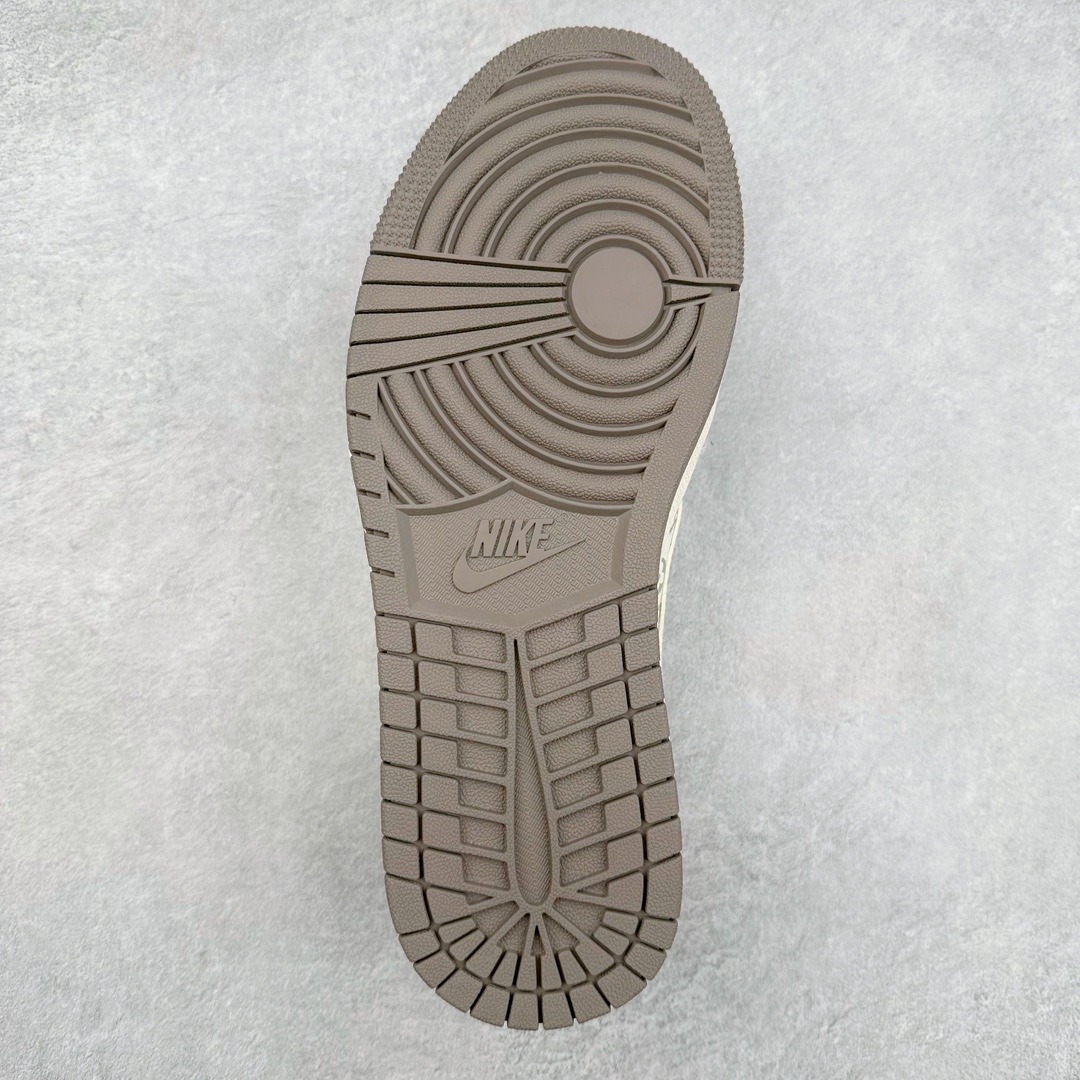 图片[9]-TS x Air Jordan AJ1 Low 倒钩低帮联名定制配色 SJ2068-105 原厂内置气垫魔块 A模大底 头层小牛皮 鞋舌AJ原厂专用牛津布+AJ专用反口珍珠布+原厂无杂质高弹内里海棉+特殊封边弹力鞋带 尺码：36 36.5 37.5 38 38.5 39 40 40.5 41 42 42.5 43 44 44.5 45 46 47.5-选品中心