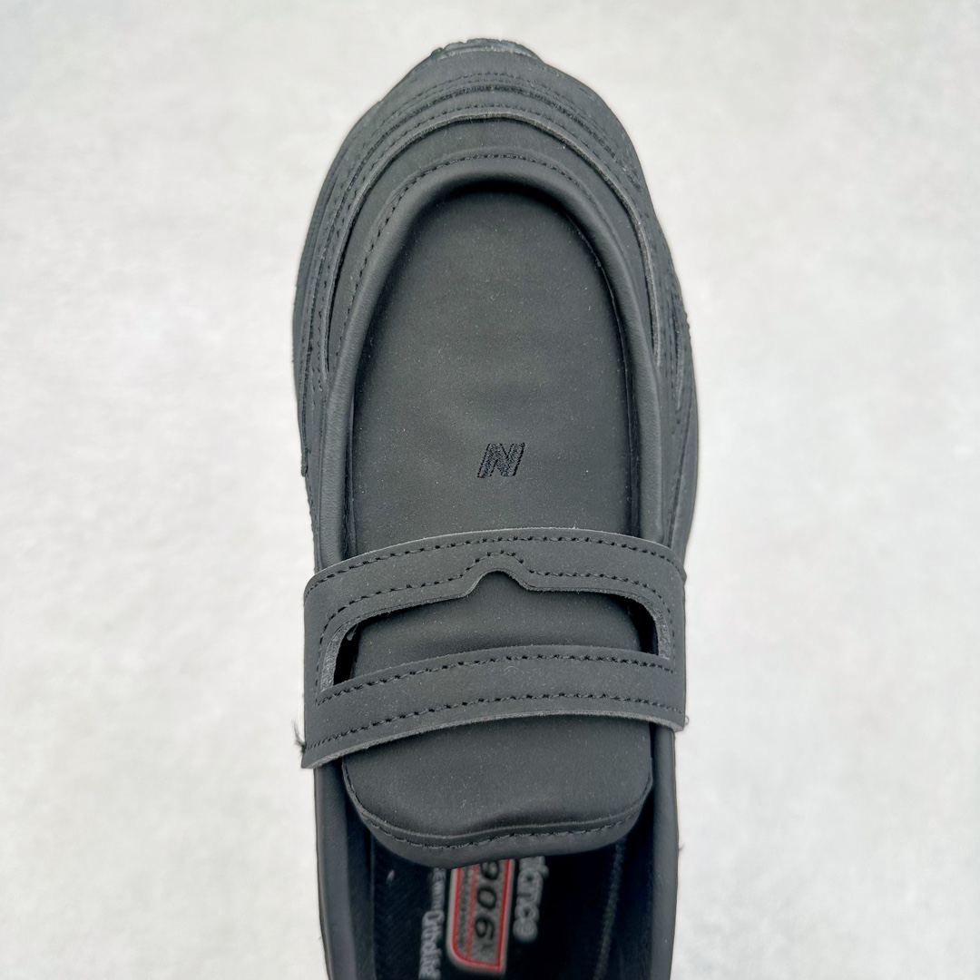 图片[4]-JUNYA WATANABE x New Balance NB 1906R 新百伦联名款舒适百搭防滑低帮生活休闲鞋乐福鞋 Junya Watanabe 和 New Balance 再次联手，推出了全新的合作款——1906 Loafer。这款跨越运动鞋与皮鞋界限的设计。设计将 New Balance 1906R 的技术与经典皮革便鞋的风格完美融合。厚实的鞋底与精致的漆皮鞋面，不仅保留了运动鞋的舒适感，还能轻松驾驭休闲与正式造型。一位国外鞋友对此鞋的评价颇具趣味：“这是开完重要会议后，立马开始 5K 长跑的理想鞋款。”-选品中心