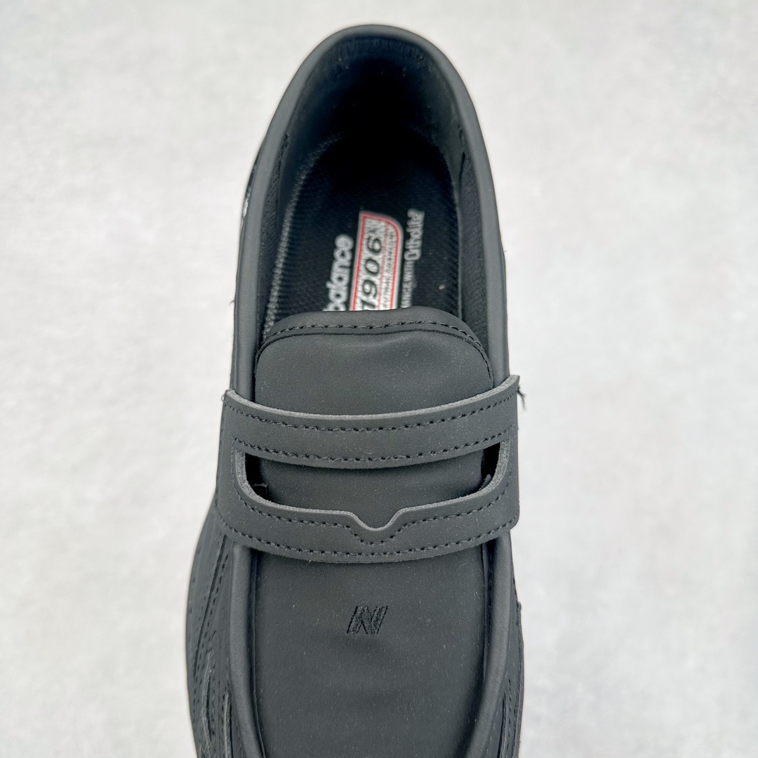 图片[5]-JUNYA WATANABE x New Balance NB 1906R 新百伦联名款舒适百搭防滑低帮生活休闲鞋乐福鞋 Junya Watanabe 和 New Balance 再次联手，推出了全新的合作款——1906 Loafer。这款跨越运动鞋与皮鞋界限的设计。设计将 New Balance 1906R 的技术与经典皮革便鞋的风格完美融合。厚实的鞋底与精致的漆皮鞋面，不仅保留了运动鞋的舒适感，还能轻松驾驭休闲与正式造型。一位国外鞋友对此鞋的评价颇具趣味：“这是开完重要会议后，立马开始 5K 长跑的理想鞋款。”-选品中心