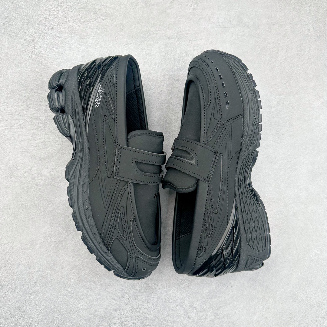 图片[3]-JUNYA WATANABE x New Balance NB 1906R 新百伦联名款舒适百搭防滑低帮生活休闲鞋乐福鞋 Junya Watanabe 和 New Balance 再次联手，推出了全新的合作款——1906 Loafer。这款跨越运动鞋与皮鞋界限的设计。设计将 New Balance 1906R 的技术与经典皮革便鞋的风格完美融合。厚实的鞋底与精致的漆皮鞋面，不仅保留了运动鞋的舒适感，还能轻松驾驭休闲与正式造型。一位国外鞋友对此鞋的评价颇具趣味：“这是开完重要会议后，立马开始 5K 长跑的理想鞋款。”-选品中心