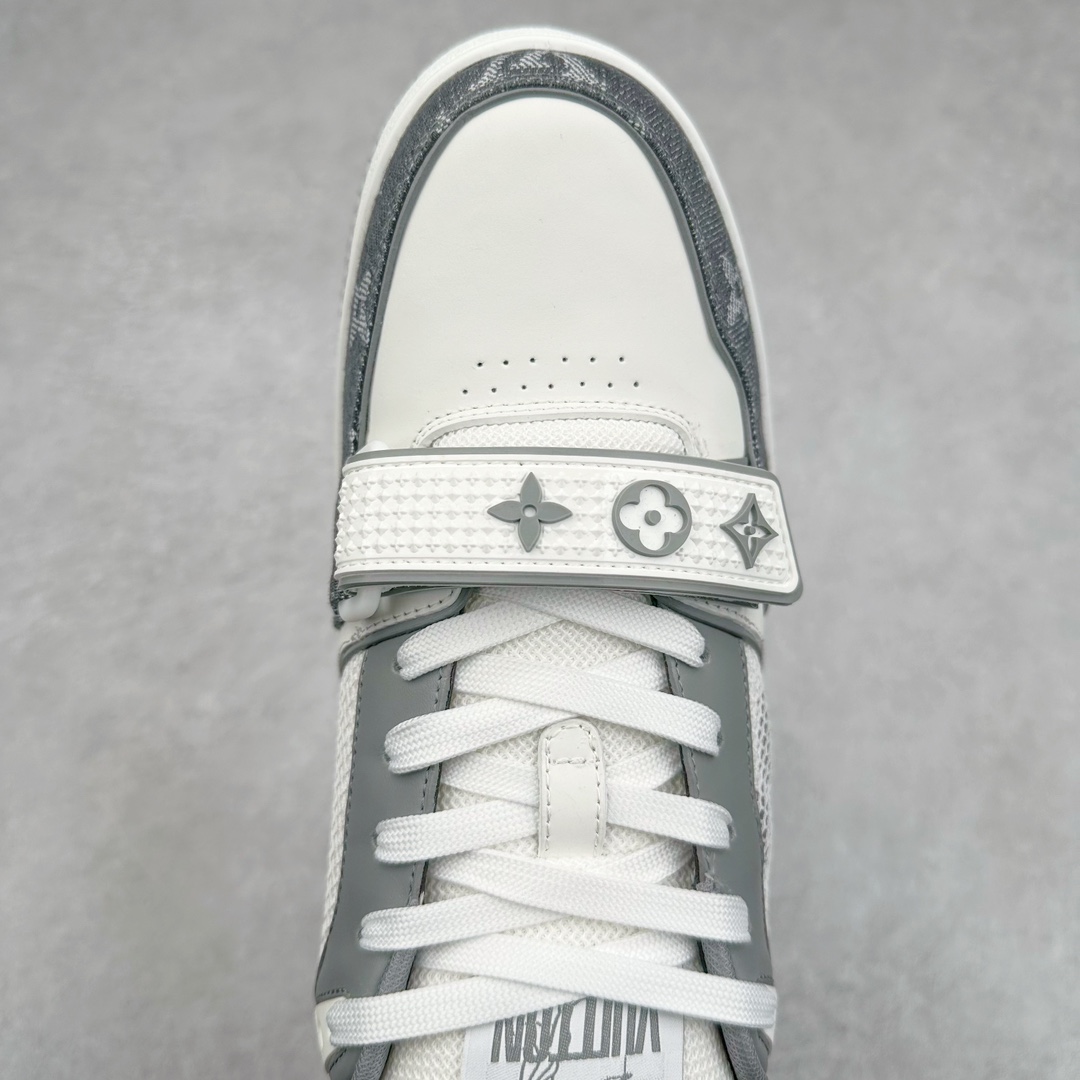 图片[4]-Louis Vuitton Trainer lv时装走秀运动鞋 高尔夫系列 全网最全配色更新最快 最成熟的做工稳定的品控 完美鞋型超高的清洁度 零毛边线头瑕疵 全套原楦原纸版原鞋开模 全网最具灵魂的版型 正确原装黄色鞋盒 正确中底印花 鞋面印花3D高频深度立体 全鞋电脑针车 紧密相连 针距密度一致 环保乳胶注塑鞋垫 厚度脚感还原原版 皮面裁剪部位 统一油边封口工艺 原装橡胶大底含胶量大底组合零偏差 专柜全套包装 防尘袋 说明书 质保卡 男女鞋 尺码：35 36 37 38 39 40 41 42 43 44 45-选品中心