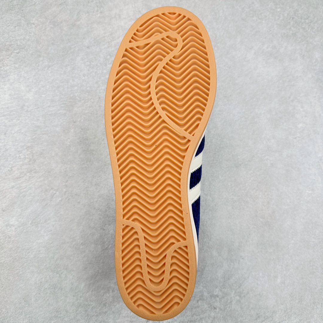 图片[9]-AD Originals Superstar 经典复古贝壳头板鞋 IG2152 诞生于1969年 是第一双将全皮面鞋 身与橡胶鞋头结合在一起的低帮篮球鞋 Superstar最开始 是作为高帮篮球鞋Pro Model的低帮版本而出现的 但因为其独特和醒目的橡胶鞋头造型而让大家熟知 被大家形象地称为\\\”shelltoe\\\”贝壳头 在70年代的美国职业篮球场上 接近3/4的NBA球员都将这双Superstar作为场上用鞋 80年代之后 经过不断的改良和发展 Superstar逐渐成为横跨时装、音乐、街头文化、休闲和运动等各大领域的时尚潮鞋 尺码：36 36.5 37 38 38.5 39 40 40.5 41 42 42.5 43 44 44.5 45-选品中心