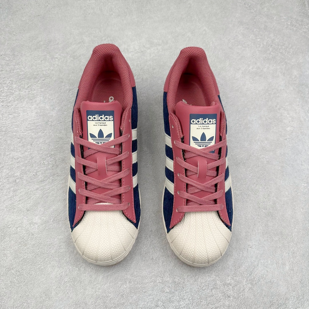 图片[2]-AD Originals Superstar 经典复古贝壳头板鞋 IG2152 诞生于1969年 是第一双将全皮面鞋 身与橡胶鞋头结合在一起的低帮篮球鞋 Superstar最开始 是作为高帮篮球鞋Pro Model的低帮版本而出现的 但因为其独特和醒目的橡胶鞋头造型而让大家熟知 被大家形象地称为\\\”shelltoe\\\”贝壳头 在70年代的美国职业篮球场上 接近3/4的NBA球员都将这双Superstar作为场上用鞋 80年代之后 经过不断的改良和发展 Superstar逐渐成为横跨时装、音乐、街头文化、休闲和运动等各大领域的时尚潮鞋 尺码：36 36.5 37 38 38.5 39 40 40.5 41 42 42.5 43 44 44.5 45-选品中心