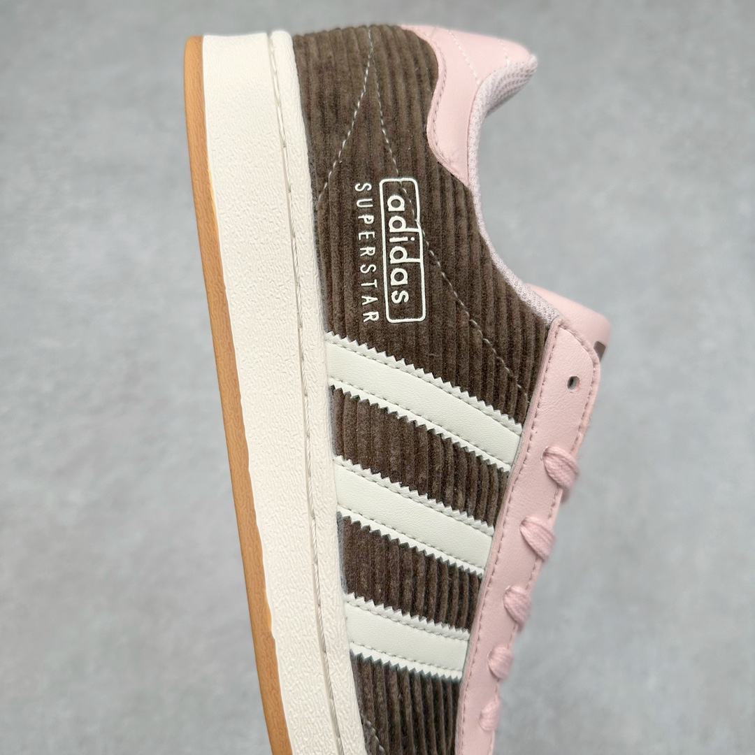 图片[6]-AD Originals Superstar 经典复古贝壳头板鞋 IG2153 诞生于1969年 是第一双将全皮面鞋 身与橡胶鞋头结合在一起的低帮篮球鞋 Superstar最开始 是作为高帮篮球鞋Pro Model的低帮版本而出现的 但因为其独特和醒目的橡胶鞋头造型而让大家熟知 被大家形象地称为\\\”shelltoe\\\”贝壳头 在70年代的美国职业篮球场上 接近3/4的NBA球员都将这双Superstar作为场上用鞋 80年代之后 经过不断的改良和发展 Superstar逐渐成为横跨时装、音乐、街头文化、休闲和运动等各大领域的时尚潮鞋 尺码：36 36.5 37 38 38.5 39 40 40.5 41 42 42.5 43 44 44.5 45-选品中心