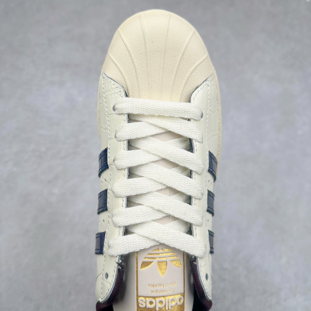 图片[4]-AD Originals Superstar 经典复古贝壳头板鞋 JP7161 诞生于1969年 是第一双将全皮面鞋 身与橡胶鞋头结合在一起的低帮篮球鞋 Superstar最开始 是作为高帮篮球鞋Pro Model的低帮版本而出现的 但因为其独特和醒目的橡胶鞋头造型而让大家熟知 被大家形象地称为\\\”shelltoe\\\”贝壳头 在70年代的美国职业篮球场上 接近3/4的NBA球员都将这双Superstar作为场上用鞋 80年代之后 经过不断的改良和发展 Superstar逐渐成为横跨时装、音乐、街头文化、休闲和运动等各大领域的时尚潮鞋 尺码：36 36.5 37 38 38.5 39 40 40.5 41 42 42.5 43 44 44.5 45-选品中心