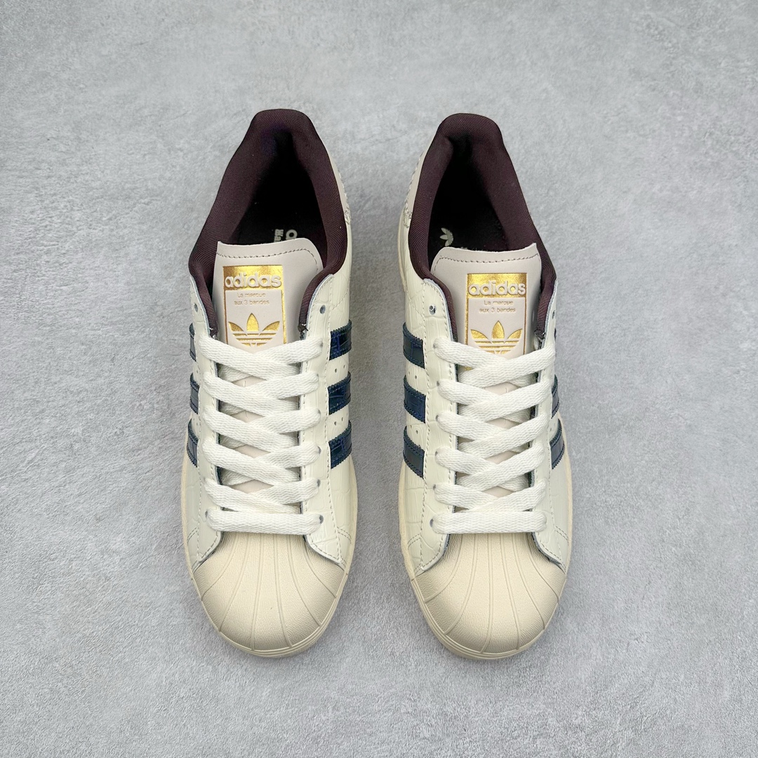 图片[2]-AD Originals Superstar 经典复古贝壳头板鞋 JP7161 诞生于1969年 是第一双将全皮面鞋 身与橡胶鞋头结合在一起的低帮篮球鞋 Superstar最开始 是作为高帮篮球鞋Pro Model的低帮版本而出现的 但因为其独特和醒目的橡胶鞋头造型而让大家熟知 被大家形象地称为\\\”shelltoe\\\”贝壳头 在70年代的美国职业篮球场上 接近3/4的NBA球员都将这双Superstar作为场上用鞋 80年代之后 经过不断的改良和发展 Superstar逐渐成为横跨时装、音乐、街头文化、休闲和运动等各大领域的时尚潮鞋 尺码：36 36.5 37 38 38.5 39 40 40.5 41 42 42.5 43 44 44.5 45-选品中心