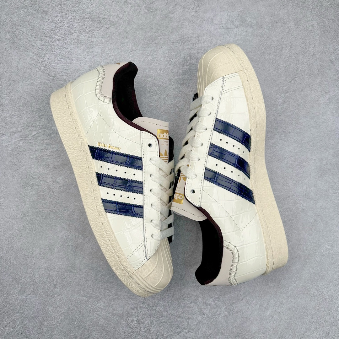 图片[3]-AD Originals Superstar 经典复古贝壳头板鞋 JP7161 诞生于1969年 是第一双将全皮面鞋 身与橡胶鞋头结合在一起的低帮篮球鞋 Superstar最开始 是作为高帮篮球鞋Pro Model的低帮版本而出现的 但因为其独特和醒目的橡胶鞋头造型而让大家熟知 被大家形象地称为\\\”shelltoe\\\”贝壳头 在70年代的美国职业篮球场上 接近3/4的NBA球员都将这双Superstar作为场上用鞋 80年代之后 经过不断的改良和发展 Superstar逐渐成为横跨时装、音乐、街头文化、休闲和运动等各大领域的时尚潮鞋 尺码：36 36.5 37 38 38.5 39 40 40.5 41 42 42.5 43 44 44.5 45-选品中心