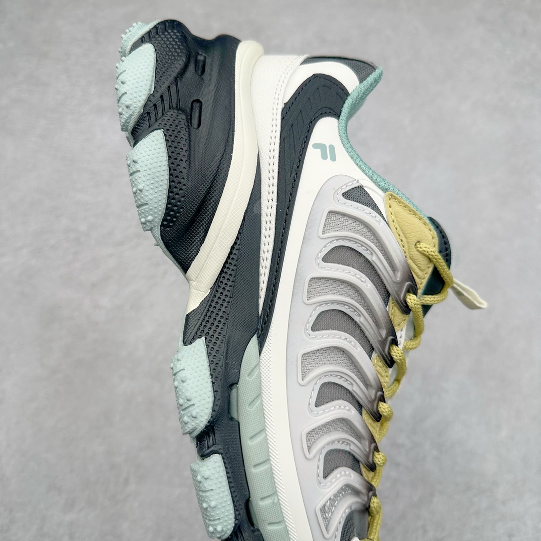 图片[6]-FILA FUSION BRACKET 斐乐时尚舒适网布织物防滑耐磨低帮训练跑步鞋 FUSION 系列传承了 FILA 的百年基因，融入年轻运动及潮流文化，成为引领变革、创新突破的一代。以“1+N” 的跨界合作模式重现经典的同时创造经典。带来最出其不意的跨界合作惊喜。同时，FILAFUSION把FILA 的 DNA 融入到定制体验里，你可以随心制造厲于你的产品。FILA FUSION 的鞋家族涵盖了老爹鞋、跑步鞋、网球鞋、季节款。风格复古新潮，满足了时尚人士出行及各类运动的搭配需求，成为当下年轻人筷拥的鞋类品牌之一。FILA FUSION 走进年轻人的世界，通过年轻人运动，街舞，滑板，篮球，展现 FILA FUSION 的潮流态度和年轻文化。FILA FUSION 认为末来属于引领变革、创新突破的年轻一代，让我们一起构成 FILA 未来的蓝图吧！尺码：35.5 36 36.5 37.5 38 38.5 39 40 40.5 41 42 42.5 43 44 44.5 45 45.5-选品中心