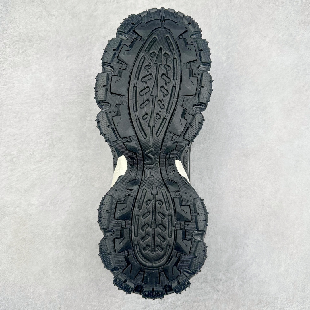 图片[9]-FILA FUSION BRACKET 斐乐时尚舒适网布织物防滑耐磨低帮训练跑步鞋 FUSION 系列传承了 FILA 的百年基因，融入年轻运动及潮流文化，成为引领变革、创新突破的一代。以“1+N” 的跨界合作模式重现经典的同时创造经典。带来最出其不意的跨界合作惊喜。同时，FILAFUSION把FILA 的 DNA 融入到定制体验里，你可以随心制造厲于你的产品。FILA FUSION 的鞋家族涵盖了老爹鞋、跑步鞋、网球鞋、季节款。风格复古新潮，满足了时尚人士出行及各类运动的搭配需求，成为当下年轻人筷拥的鞋类品牌之一。FILA FUSION 走进年轻人的世界，通过年轻人运动，街舞，滑板，篮球，展现 FILA FUSION 的潮流态度和年轻文化。FILA FUSION 认为末来属于引领变革、创新突破的年轻一代，让我们一起构成 FILA 未来的蓝图吧！尺码：35.5 36 36.5 37.5 38 38.5 39 40 40.5 41 42 42.5 43 44 44.5 45 45.5-选品中心