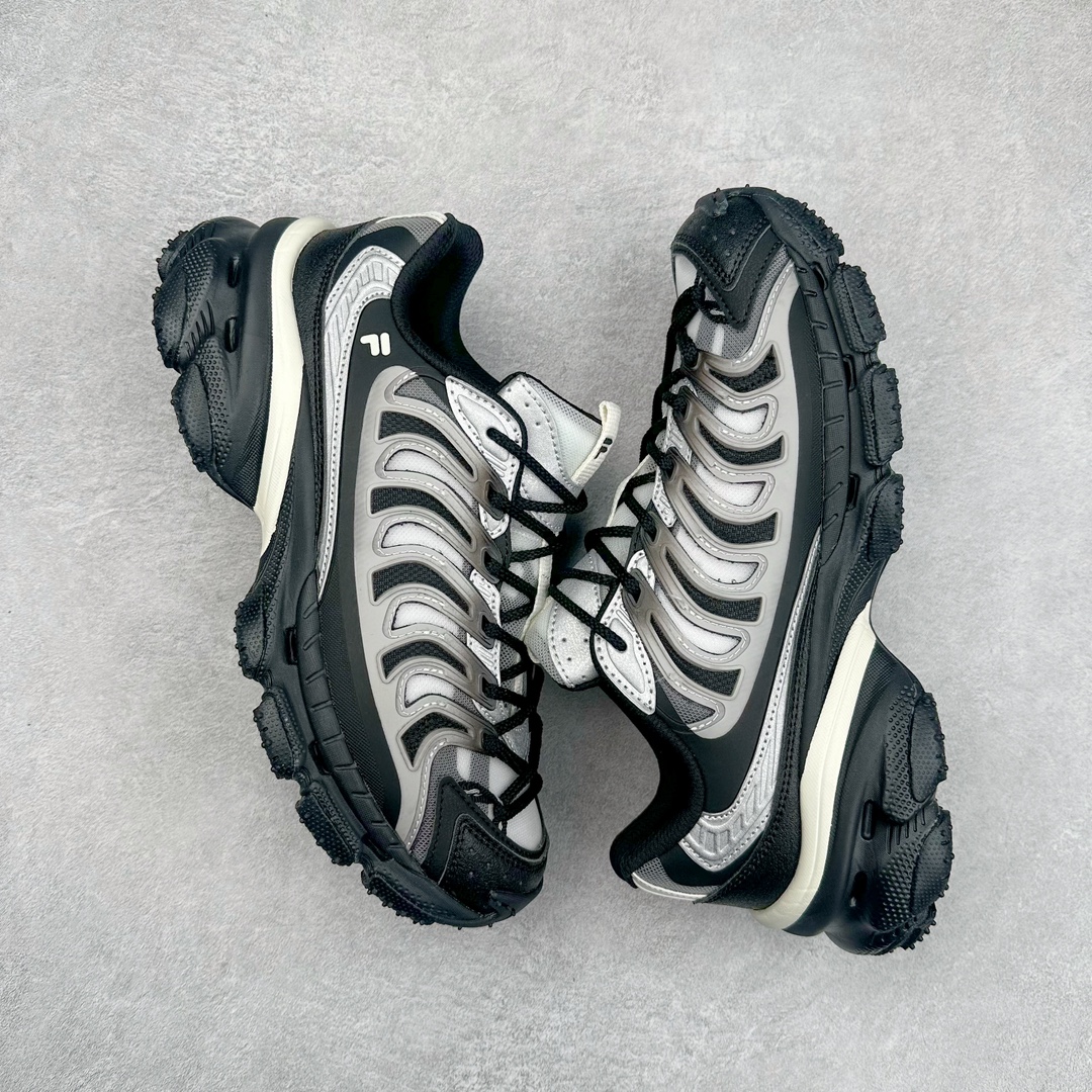 图片[3]-FILA FUSION BRACKET 斐乐时尚舒适网布织物防滑耐磨低帮训练跑步鞋 FUSION 系列传承了 FILA 的百年基因，融入年轻运动及潮流文化，成为引领变革、创新突破的一代。以“1+N” 的跨界合作模式重现经典的同时创造经典。带来最出其不意的跨界合作惊喜。同时，FILAFUSION把FILA 的 DNA 融入到定制体验里，你可以随心制造厲于你的产品。FILA FUSION 的鞋家族涵盖了老爹鞋、跑步鞋、网球鞋、季节款。风格复古新潮，满足了时尚人士出行及各类运动的搭配需求，成为当下年轻人筷拥的鞋类品牌之一。FILA FUSION 走进年轻人的世界，通过年轻人运动，街舞，滑板，篮球，展现 FILA FUSION 的潮流态度和年轻文化。FILA FUSION 认为末来属于引领变革、创新突破的年轻一代，让我们一起构成 FILA 未来的蓝图吧！尺码：35.5 36 36.5 37.5 38 38.5 39 40 40.5 41 42 42.5 43 44 44.5 45 45.5-选品中心