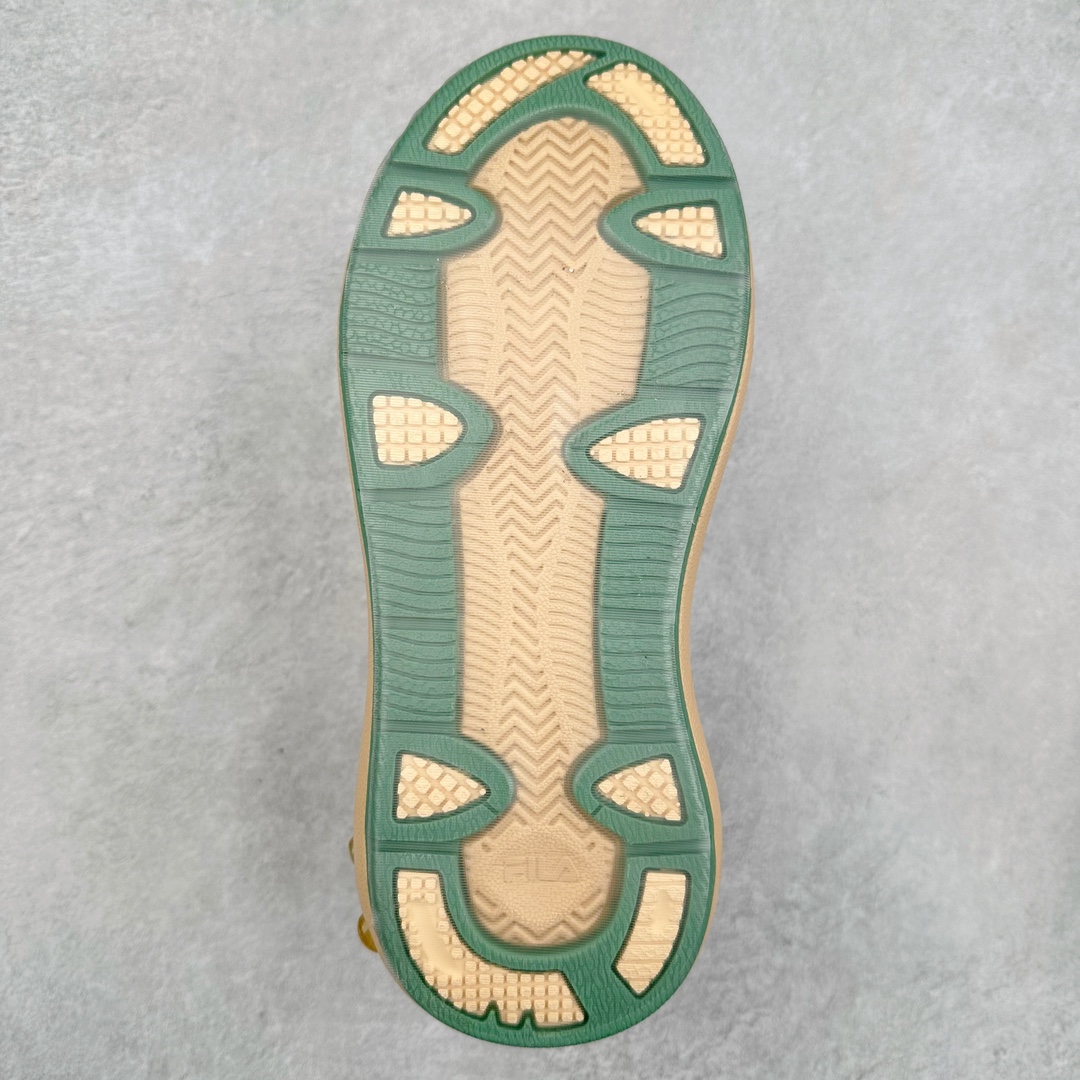 图片[9]-FILA CARROT 2 斐乐萝卜鞋2.0 经典百搭休闲 防滑减震耐磨低帮板鞋 传承了 FILA 的百年基因，融入年轻运动及潮流文化，成为引领变革、创新突破的一代。以“1+N” 的跨界合作模式重现经典的同时创造经典。带来最出其不意的跨界合作惊喜。同时，FILAFUSION把FILA 的 DNA 融入到定制体验里，你可以随心制造厲于你的产品。FILA FUSION 的鞋家族涵盖了老爹鞋、跑步鞋、网球鞋、季节款。风格复古新潮，满足了时尚人士出行及各类运动的搭配需求，成为当下年轻人筷拥的鞋类品牌之一。FILA FUSION 走进年轻人的世界，通过年轻人运动，街舞，滑板，篮球，展现 FILA FUSION 的潮流态度和年轻文化。FILA FUSION 认为末来属于引领变革、创新突破的年轻一代，让我们一起构成 FILA 未来的蓝图吧！尺码：35.5 36 36.5 37.5 38 38.5 39 40-选品中心