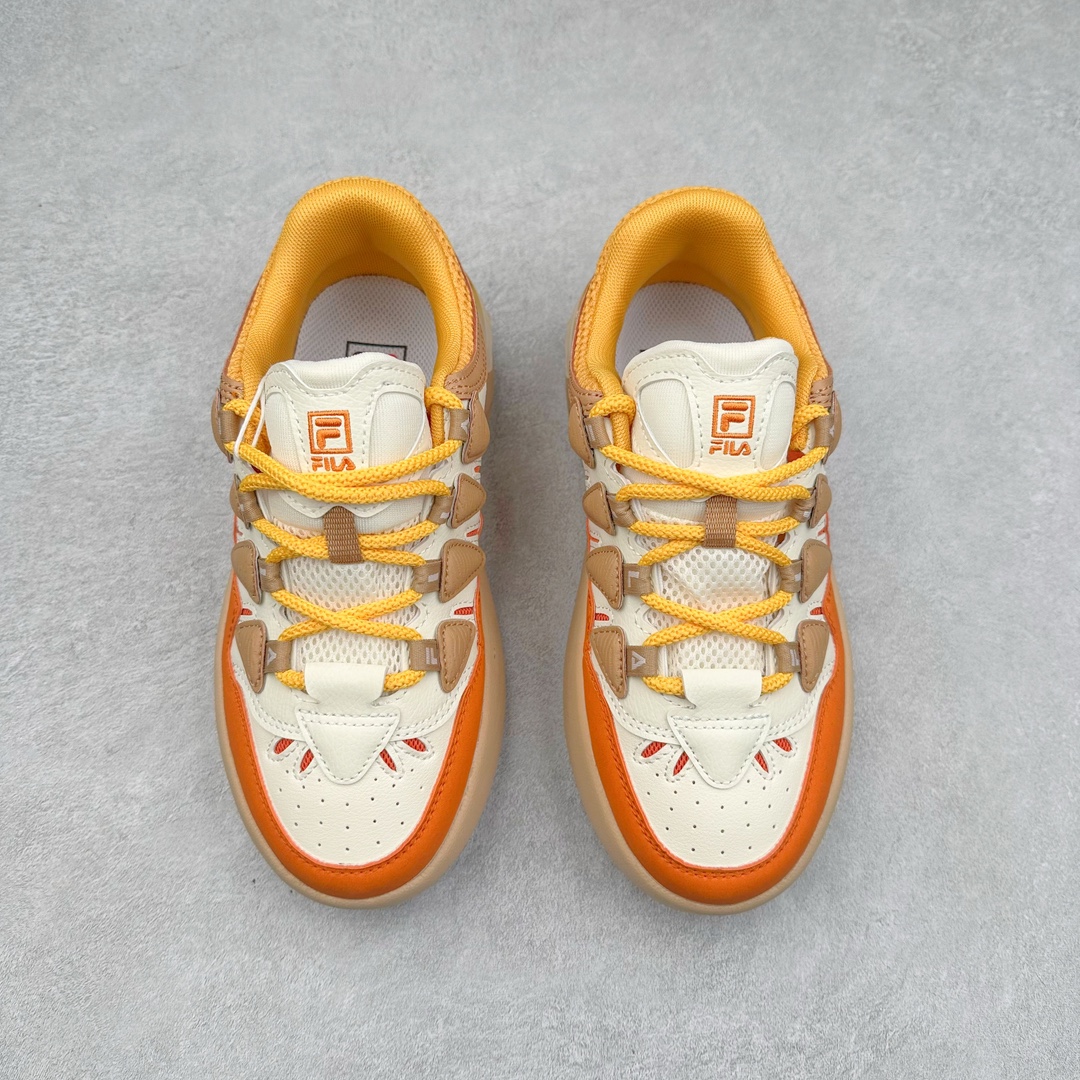 图片[2]-FILA CARROT 2 斐乐萝卜鞋2.0 经典百搭休闲 防滑减震耐磨低帮板鞋 传承了 FILA 的百年基因，融入年轻运动及潮流文化，成为引领变革、创新突破的一代。以“1+N” 的跨界合作模式重现经典的同时创造经典。带来最出其不意的跨界合作惊喜。同时，FILAFUSION把FILA 的 DNA 融入到定制体验里，你可以随心制造厲于你的产品。FILA FUSION 的鞋家族涵盖了老爹鞋、跑步鞋、网球鞋、季节款。风格复古新潮，满足了时尚人士出行及各类运动的搭配需求，成为当下年轻人筷拥的鞋类品牌之一。FILA FUSION 走进年轻人的世界，通过年轻人运动，街舞，滑板，篮球，展现 FILA FUSION 的潮流态度和年轻文化。FILA FUSION 认为末来属于引领变革、创新突破的年轻一代，让我们一起构成 FILA 未来的蓝图吧！尺码：35.5 36 36.5 37.5 38 38.5 39 40-选品中心