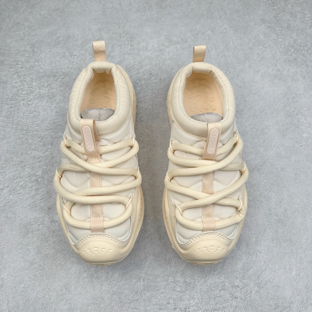 图片[2]-HOKA ONE ONE Ora Primo 舒适防滑低帮生活休闲鞋 虽然是以一脚蹬作为设计理念 但完全不会出现不跟脚的情况 可以看到带有一部分后跟 做到不束缚同时可以有效防止掉跟 厚度可观的鞋垫上带有凸起的纹理 上脚不会有异物感并防止打滑 鞋底搭载滚动平衡技术 为玩家提供缓震支持与舒适脚感 尺码：36 36.5 37.5 38 38.5 39 40 40.5 41 42 42.5 43 44 44.5 45 46 47-选品中心