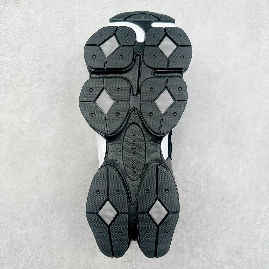 图片[9]-＃纯原特价福利 New Balance NB9060系列 新百伦绒面革网布经典百搭防滑耐磨透气低帮生活休闲鞋 全套原楦原纸板原厂数据开发 进口三明治网面 原装进口翻毛皮料正确绒感卡色 正确中底拉帮中底网布细节 原厂标裁 带紫光防伪 定制后跟透明水晶模块 冲裁组合 大底贴合程度胶水上色把控完美 整洁度挑战全网艺术家 多道序QC把关品质完善 匠心打造 耗时两个月开发完成 工艺极其复杂难度可想而知 新开独立私模大底 全网唯一正确六层组合大底 高端零售专供产物 尺码：36 37 37.5 38 38.5 39 40 40.5 41 42 42.5 43 44 45 46.5-选品中心