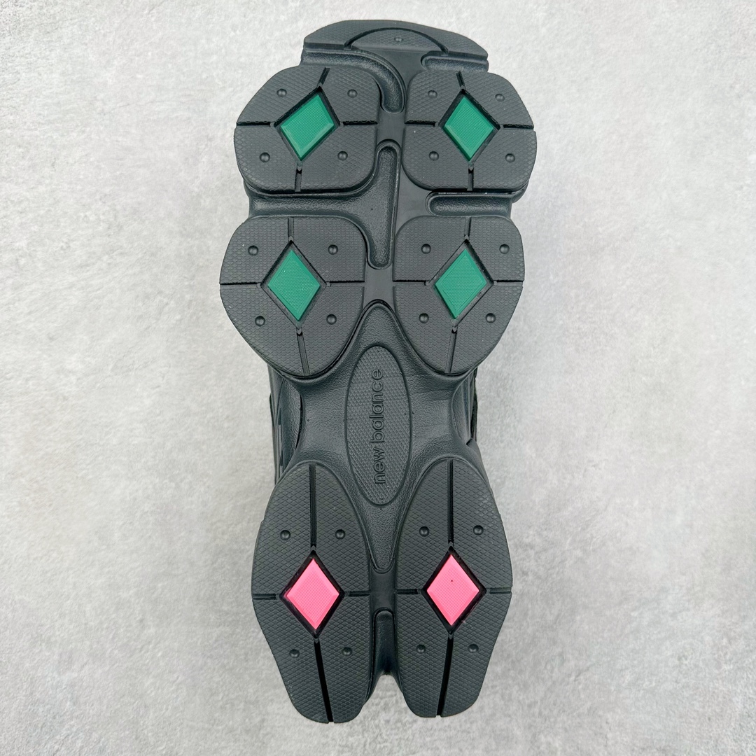 图片[9]-＃纯原特价福利 New Balance NB9060系列 新百伦绒面革网布经典百搭防滑耐磨透气低帮生活休闲鞋 全套原楦原纸板原厂数据开发 进口三明治网面 原装进口翻毛皮料正确绒感卡色 正确中底拉帮中底网布细节 原厂标裁 带紫光防伪 定制后跟透明水晶模块 冲裁组合 大底贴合程度胶水上色把控完美 整洁度挑战全网艺术家 多道序QC把关品质完善 匠心打造 耗时两个月开发完成 工艺极其复杂难度可想而知 新开独立私模大底 全网唯一正确六层组合大底 高端零售专供产物 尺码：36 37 37.5 38 38.5 39 40 40.5 41 42 42.5 43 44 45 46.5-选品中心