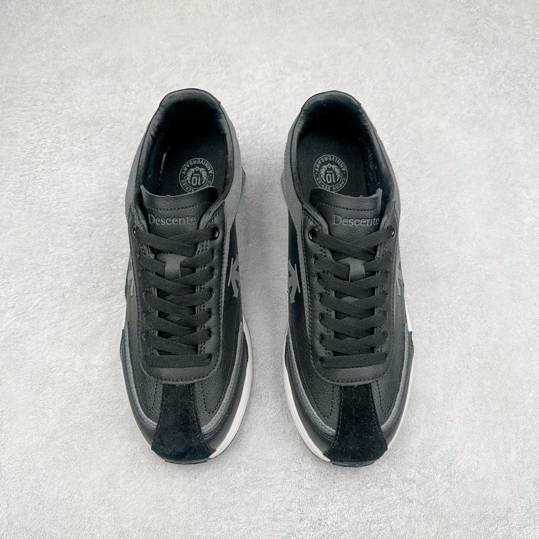 图片[2]-DESCENTE Sport Style Chron Racer迪桑特舒适百搭防滑耐磨低帮生活休闲鞋 是一款集复古与现代于一体的低帮跑步鞋 简洁的牛皮鞋面不仅彰显出时尚的质感 还适用于多种场合的穿搭 这款鞋子的透气性能极佳 轻质弹性鞋底则提供了良好的舒适度和耐磨性 使你在行走或跑步时都能感受到脚底的柔软与支撑 尺码：36 36.5 37.5 38 38.5 39 40 40.5 41 42 42.5 43 44 44.5 45-选品中心