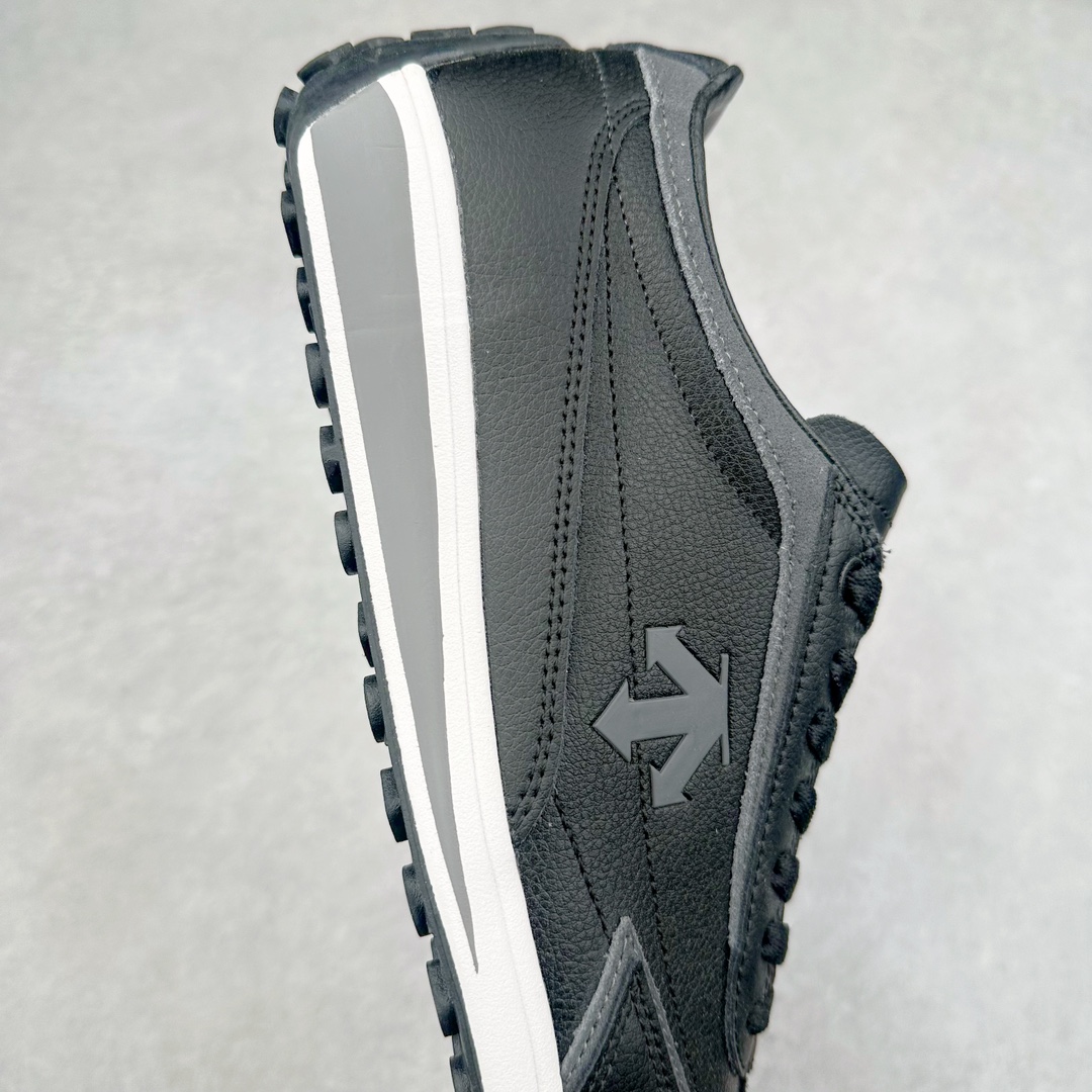 图片[6]-DESCENTE Sport Style Chron Racer迪桑特舒适百搭防滑耐磨低帮生活休闲鞋 是一款集复古与现代于一体的低帮跑步鞋 简洁的牛皮鞋面不仅彰显出时尚的质感 还适用于多种场合的穿搭 这款鞋子的透气性能极佳 轻质弹性鞋底则提供了良好的舒适度和耐磨性 使你在行走或跑步时都能感受到脚底的柔软与支撑 尺码：36 36.5 37.5 38 38.5 39 40 40.5 41 42 42.5 43 44 44.5 45-选品中心