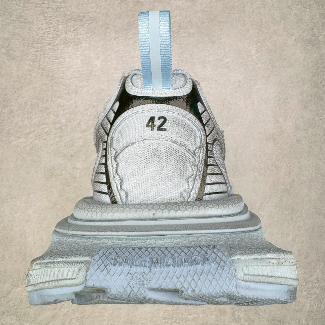 图片[8]-＃OG纯原 BALENCIAGA 3XL Sneakers 巴黎世家十代网布系带低帮走秀复古老爹鞋 黑色闪钻 全套原纸板楦头开发 最原汁原味的灵魂版型 全鞋荧光划线卡点 胶水把控整洁度追求极致完美 每一双都是工艺品 多重QC质检 超越公司货的品控标准 实实在在的免检产品 原盒原配 正确字体电绣 粗细、位置、大小正确 侧边TPU 透气孔匹配意产原版 正确分离大底 TPU软底 原版一致大底LOGO 立体感十足 原厂皮料水洗做旧 采购原厂网纱 不含皮革 网布材料和聚氨酯 磨损效果 鞋头边缘和后帮 Balenciaga 徽标 鞋面和后跟凸印尺码 鞋舌 3XL 橡胶品牌标识和反光细节 鞋帮拉袢和鞋舌拉祥 配反光细节 备用鞋带在鞋履前侧 可在穿着前取下 便于不同造型搭配 正常尺码 尺码：35 36 37 38 39 40 41 42 43 44 45 46-选品中心