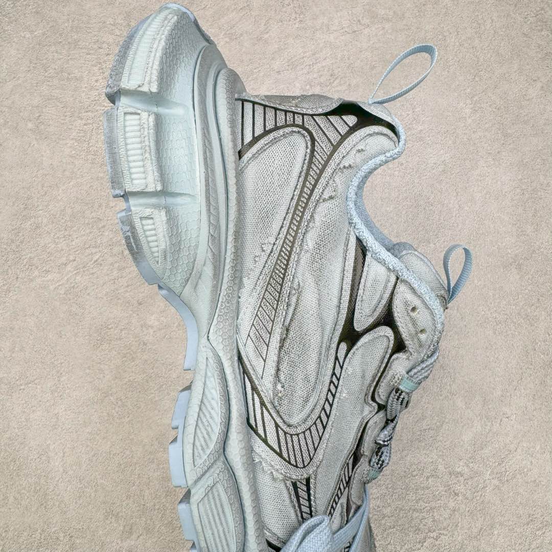 图片[6]-＃OG纯原 BALENCIAGA 3XL Sneakers 巴黎世家十代网布系带低帮走秀复古老爹鞋 黑色闪钻 全套原纸板楦头开发 最原汁原味的灵魂版型 全鞋荧光划线卡点 胶水把控整洁度追求极致完美 每一双都是工艺品 多重QC质检 超越公司货的品控标准 实实在在的免检产品 原盒原配 正确字体电绣 粗细、位置、大小正确 侧边TPU 透气孔匹配意产原版 正确分离大底 TPU软底 原版一致大底LOGO 立体感十足 原厂皮料水洗做旧 采购原厂网纱 不含皮革 网布材料和聚氨酯 磨损效果 鞋头边缘和后帮 Balenciaga 徽标 鞋面和后跟凸印尺码 鞋舌 3XL 橡胶品牌标识和反光细节 鞋帮拉袢和鞋舌拉祥 配反光细节 备用鞋带在鞋履前侧 可在穿着前取下 便于不同造型搭配 正常尺码 尺码：35 36 37 38 39 40 41 42 43 44 45 46-选品中心