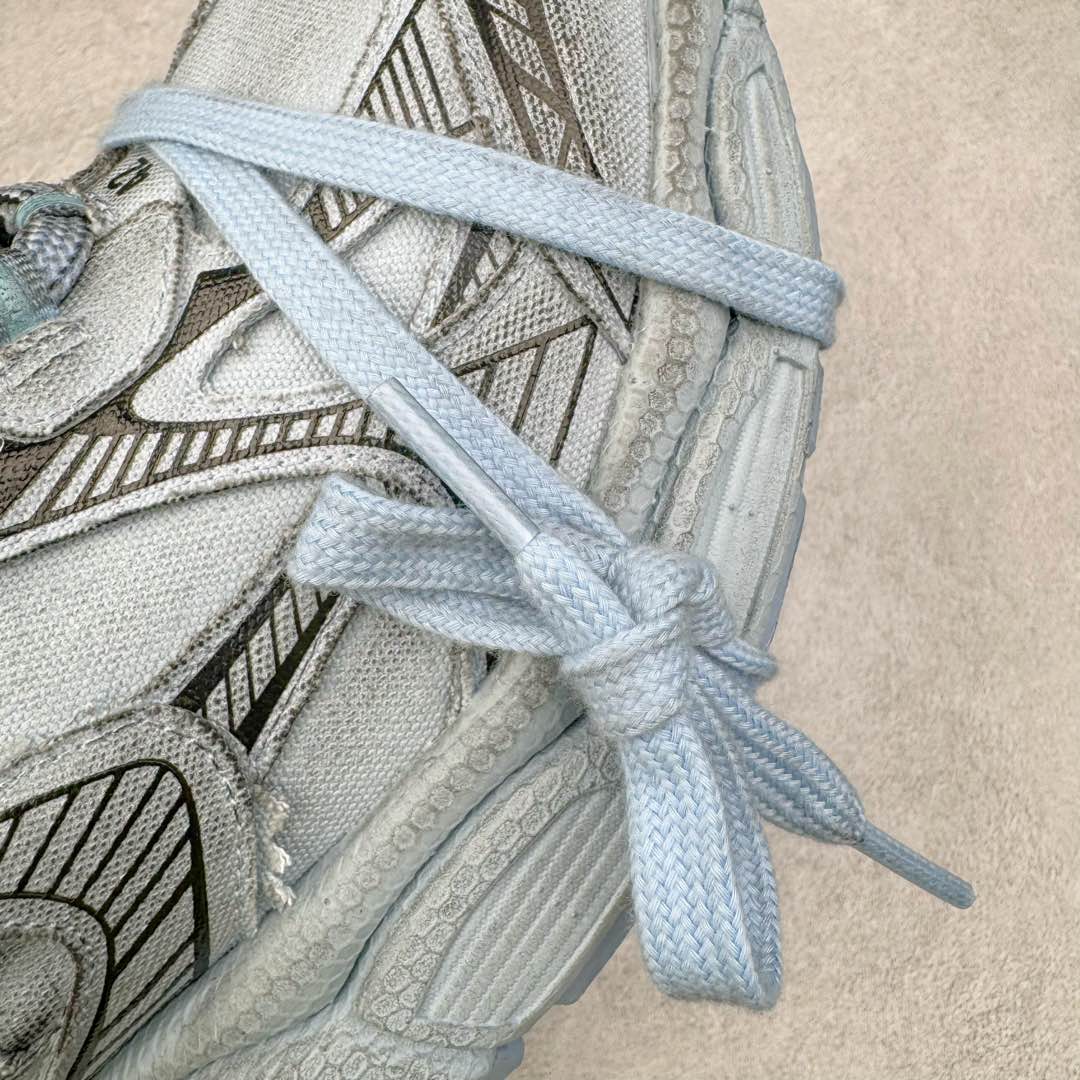 图片[17]-＃OG纯原 BALENCIAGA 3XL Sneakers 巴黎世家十代网布系带低帮走秀复古老爹鞋 黑色闪钻 全套原纸板楦头开发 最原汁原味的灵魂版型 全鞋荧光划线卡点 胶水把控整洁度追求极致完美 每一双都是工艺品 多重QC质检 超越公司货的品控标准 实实在在的免检产品 原盒原配 正确字体电绣 粗细、位置、大小正确 侧边TPU 透气孔匹配意产原版 正确分离大底 TPU软底 原版一致大底LOGO 立体感十足 原厂皮料水洗做旧 采购原厂网纱 不含皮革 网布材料和聚氨酯 磨损效果 鞋头边缘和后帮 Balenciaga 徽标 鞋面和后跟凸印尺码 鞋舌 3XL 橡胶品牌标识和反光细节 鞋帮拉袢和鞋舌拉祥 配反光细节 备用鞋带在鞋履前侧 可在穿着前取下 便于不同造型搭配 正常尺码 尺码：35 36 37 38 39 40 41 42 43 44 45 46-选品中心