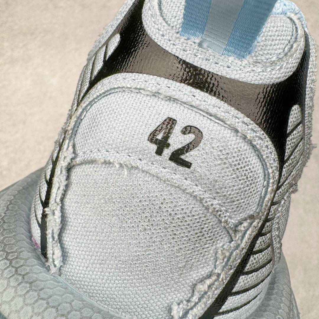 图片[14]-＃OG纯原 BALENCIAGA 3XL Sneakers 巴黎世家十代网布系带低帮走秀复古老爹鞋 黑色闪钻 全套原纸板楦头开发 最原汁原味的灵魂版型 全鞋荧光划线卡点 胶水把控整洁度追求极致完美 每一双都是工艺品 多重QC质检 超越公司货的品控标准 实实在在的免检产品 原盒原配 正确字体电绣 粗细、位置、大小正确 侧边TPU 透气孔匹配意产原版 正确分离大底 TPU软底 原版一致大底LOGO 立体感十足 原厂皮料水洗做旧 采购原厂网纱 不含皮革 网布材料和聚氨酯 磨损效果 鞋头边缘和后帮 Balenciaga 徽标 鞋面和后跟凸印尺码 鞋舌 3XL 橡胶品牌标识和反光细节 鞋帮拉袢和鞋舌拉祥 配反光细节 备用鞋带在鞋履前侧 可在穿着前取下 便于不同造型搭配 正常尺码 尺码：35 36 37 38 39 40 41 42 43 44 45 46-选品中心