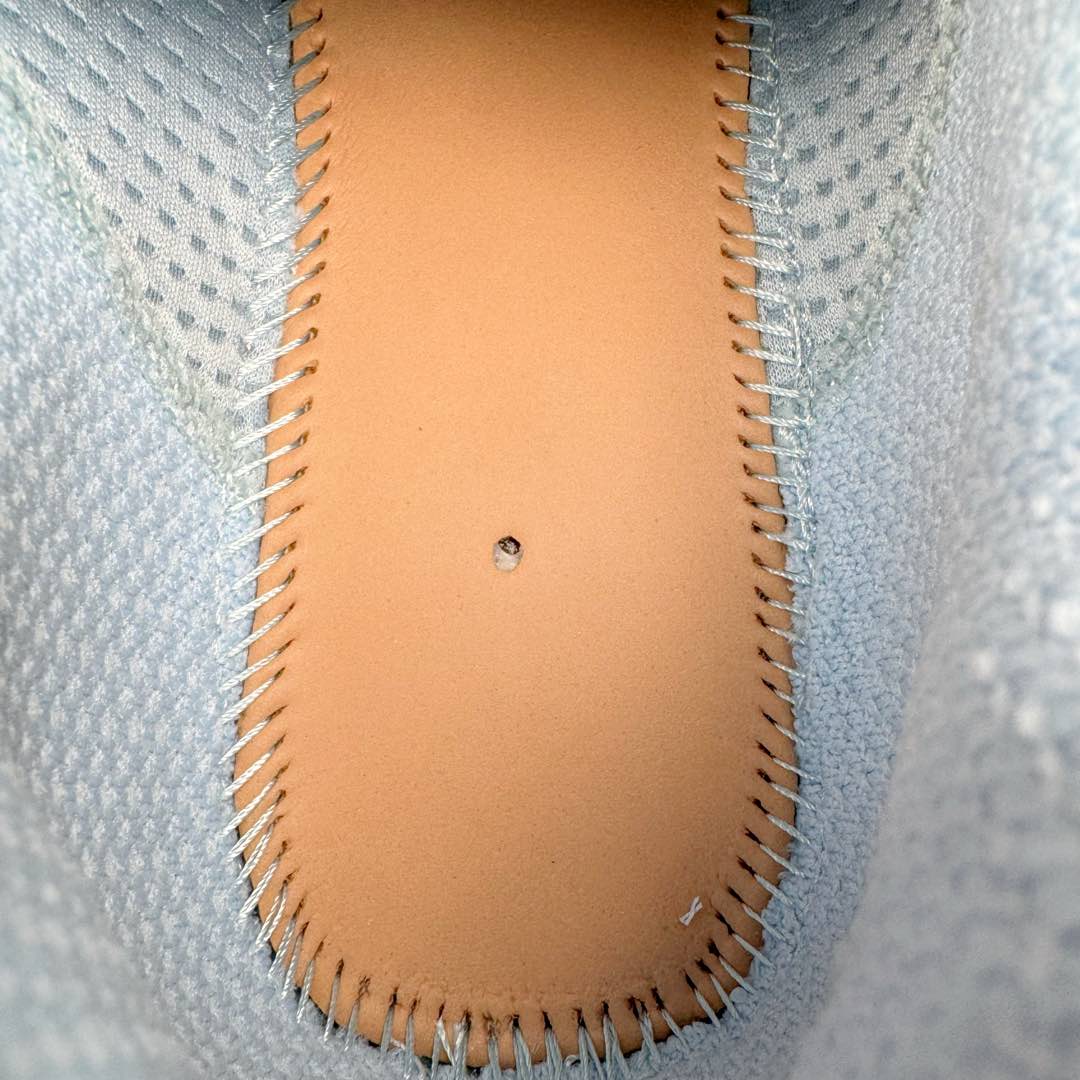 图片[10]-＃OG纯原 BALENCIAGA 3XL Sneakers 巴黎世家十代网布系带低帮走秀复古老爹鞋 黑色闪钻 全套原纸板楦头开发 最原汁原味的灵魂版型 全鞋荧光划线卡点 胶水把控整洁度追求极致完美 每一双都是工艺品 多重QC质检 超越公司货的品控标准 实实在在的免检产品 原盒原配 正确字体电绣 粗细、位置、大小正确 侧边TPU 透气孔匹配意产原版 正确分离大底 TPU软底 原版一致大底LOGO 立体感十足 原厂皮料水洗做旧 采购原厂网纱 不含皮革 网布材料和聚氨酯 磨损效果 鞋头边缘和后帮 Balenciaga 徽标 鞋面和后跟凸印尺码 鞋舌 3XL 橡胶品牌标识和反光细节 鞋帮拉袢和鞋舌拉祥 配反光细节 备用鞋带在鞋履前侧 可在穿着前取下 便于不同造型搭配 正常尺码 尺码：35 36 37 38 39 40 41 42 43 44 45 46-选品中心