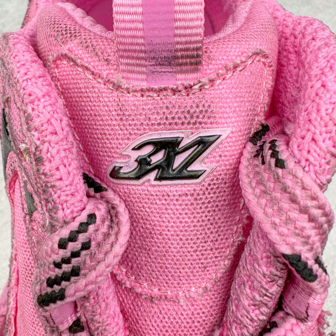 图片[12]-＃OG纯原 BALENCIAGA 3XL Sneakers 巴黎世家十代网布系带低帮走秀复古老爹鞋 黑色闪钻 全套原纸板楦头开发 最原汁原味的灵魂版型 全鞋荧光划线卡点 胶水把控整洁度追求极致完美 每一双都是工艺品 多重QC质检 超越公司货的品控标准 实实在在的免检产品 原盒原配 正确字体电绣 粗细、位置、大小正确 侧边TPU 透气孔匹配意产原版 正确分离大底 TPU软底 原版一致大底LOGO 立体感十足 原厂皮料水洗做旧 采购原厂网纱 不含皮革 网布材料和聚氨酯 磨损效果 鞋头边缘和后帮 Balenciaga 徽标 鞋面和后跟凸印尺码 鞋舌 3XL 橡胶品牌标识和反光细节 鞋帮拉袢和鞋舌拉祥 配反光细节 备用鞋带在鞋履前侧 可在穿着前取下 便于不同造型搭配 正常尺码 尺码：35 36 37 38 39 40 41 42 43 44 45 46-选品中心
