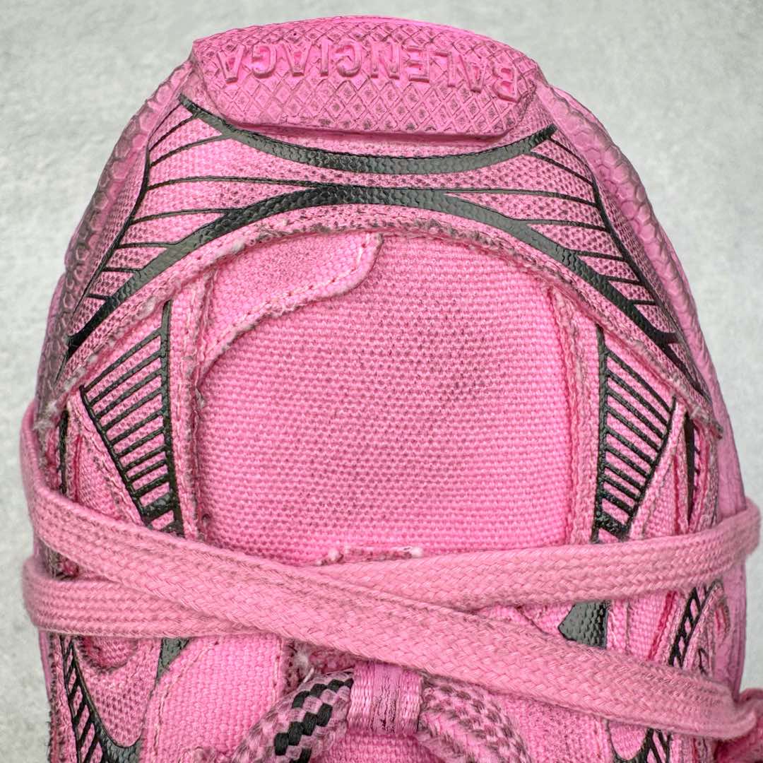 图片[18]-＃OG纯原 BALENCIAGA 3XL Sneakers 巴黎世家十代网布系带低帮走秀复古老爹鞋 黑色闪钻 全套原纸板楦头开发 最原汁原味的灵魂版型 全鞋荧光划线卡点 胶水把控整洁度追求极致完美 每一双都是工艺品 多重QC质检 超越公司货的品控标准 实实在在的免检产品 原盒原配 正确字体电绣 粗细、位置、大小正确 侧边TPU 透气孔匹配意产原版 正确分离大底 TPU软底 原版一致大底LOGO 立体感十足 原厂皮料水洗做旧 采购原厂网纱 不含皮革 网布材料和聚氨酯 磨损效果 鞋头边缘和后帮 Balenciaga 徽标 鞋面和后跟凸印尺码 鞋舌 3XL 橡胶品牌标识和反光细节 鞋帮拉袢和鞋舌拉祥 配反光细节 备用鞋带在鞋履前侧 可在穿着前取下 便于不同造型搭配 正常尺码 尺码：35 36 37 38 39 40 41 42 43 44 45 46-选品中心