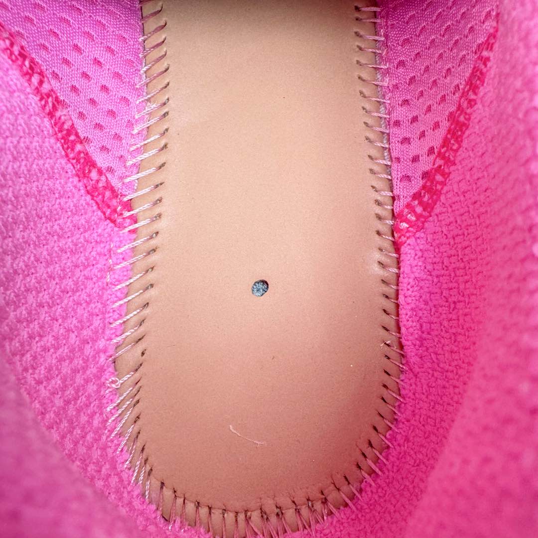 图片[10]-＃OG纯原 BALENCIAGA 3XL Sneakers 巴黎世家十代网布系带低帮走秀复古老爹鞋 黑色闪钻 全套原纸板楦头开发 最原汁原味的灵魂版型 全鞋荧光划线卡点 胶水把控整洁度追求极致完美 每一双都是工艺品 多重QC质检 超越公司货的品控标准 实实在在的免检产品 原盒原配 正确字体电绣 粗细、位置、大小正确 侧边TPU 透气孔匹配意产原版 正确分离大底 TPU软底 原版一致大底LOGO 立体感十足 原厂皮料水洗做旧 采购原厂网纱 不含皮革 网布材料和聚氨酯 磨损效果 鞋头边缘和后帮 Balenciaga 徽标 鞋面和后跟凸印尺码 鞋舌 3XL 橡胶品牌标识和反光细节 鞋帮拉袢和鞋舌拉祥 配反光细节 备用鞋带在鞋履前侧 可在穿着前取下 便于不同造型搭配 正常尺码 尺码：35 36 37 38 39 40 41 42 43 44 45 46-选品中心