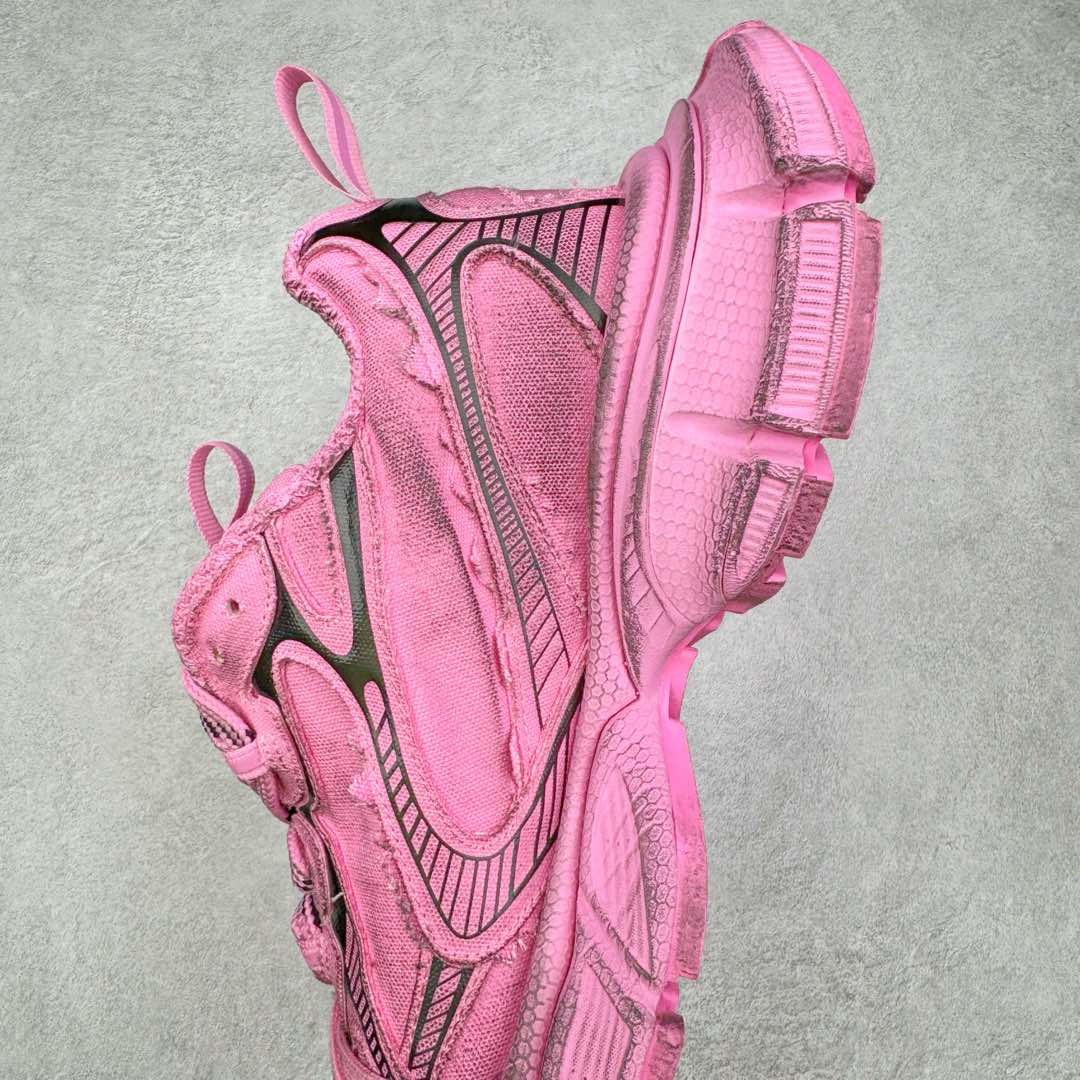 图片[7]-＃OG纯原 BALENCIAGA 3XL Sneakers 巴黎世家十代网布系带低帮走秀复古老爹鞋 黑色闪钻 全套原纸板楦头开发 最原汁原味的灵魂版型 全鞋荧光划线卡点 胶水把控整洁度追求极致完美 每一双都是工艺品 多重QC质检 超越公司货的品控标准 实实在在的免检产品 原盒原配 正确字体电绣 粗细、位置、大小正确 侧边TPU 透气孔匹配意产原版 正确分离大底 TPU软底 原版一致大底LOGO 立体感十足 原厂皮料水洗做旧 采购原厂网纱 不含皮革 网布材料和聚氨酯 磨损效果 鞋头边缘和后帮 Balenciaga 徽标 鞋面和后跟凸印尺码 鞋舌 3XL 橡胶品牌标识和反光细节 鞋帮拉袢和鞋舌拉祥 配反光细节 备用鞋带在鞋履前侧 可在穿着前取下 便于不同造型搭配 正常尺码 尺码：35 36 37 38 39 40 41 42 43 44 45 46-选品中心