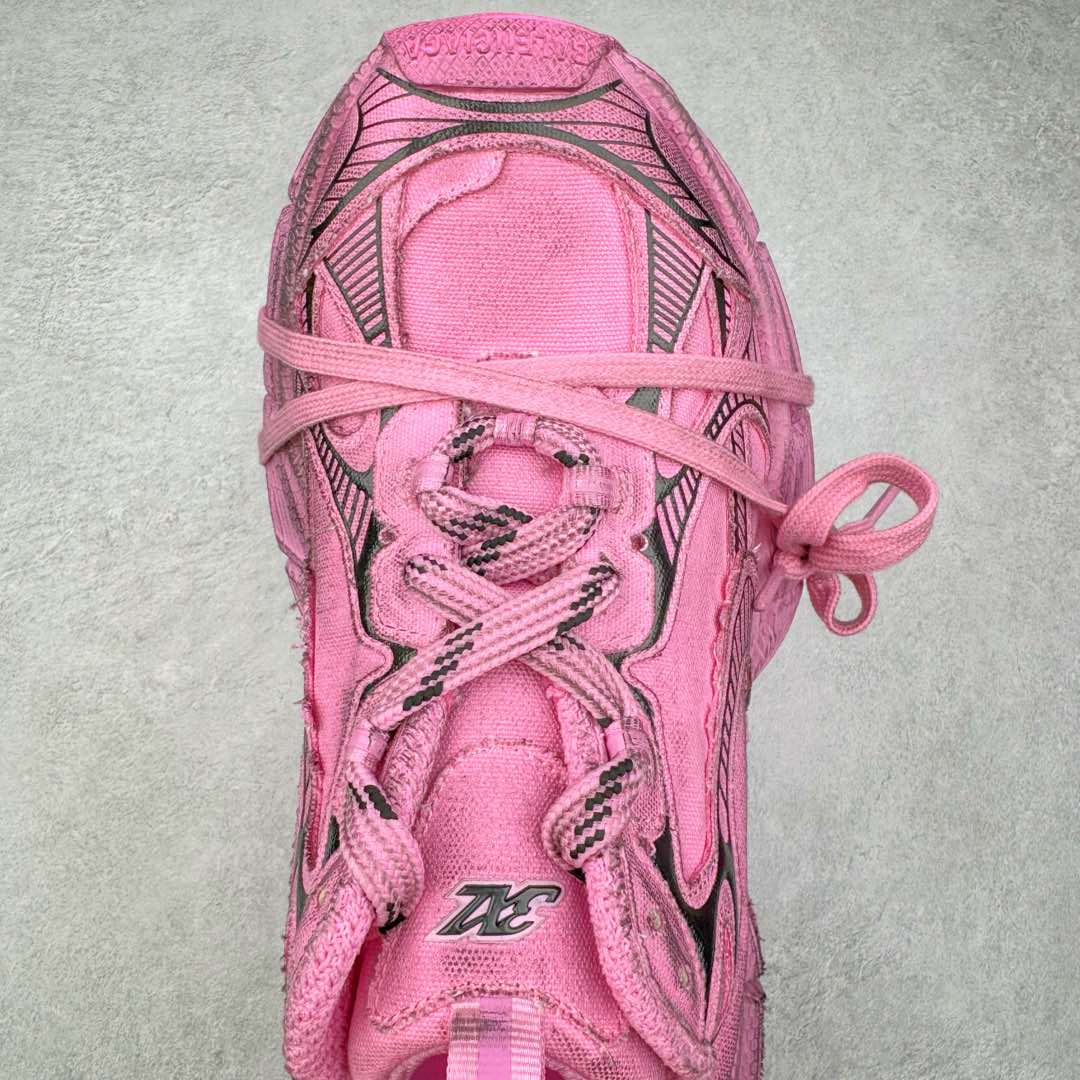 图片[4]-＃OG纯原 BALENCIAGA 3XL Sneakers 巴黎世家十代网布系带低帮走秀复古老爹鞋 黑色闪钻 全套原纸板楦头开发 最原汁原味的灵魂版型 全鞋荧光划线卡点 胶水把控整洁度追求极致完美 每一双都是工艺品 多重QC质检 超越公司货的品控标准 实实在在的免检产品 原盒原配 正确字体电绣 粗细、位置、大小正确 侧边TPU 透气孔匹配意产原版 正确分离大底 TPU软底 原版一致大底LOGO 立体感十足 原厂皮料水洗做旧 采购原厂网纱 不含皮革 网布材料和聚氨酯 磨损效果 鞋头边缘和后帮 Balenciaga 徽标 鞋面和后跟凸印尺码 鞋舌 3XL 橡胶品牌标识和反光细节 鞋帮拉袢和鞋舌拉祥 配反光细节 备用鞋带在鞋履前侧 可在穿着前取下 便于不同造型搭配 正常尺码 尺码：35 36 37 38 39 40 41 42 43 44 45 46-选品中心