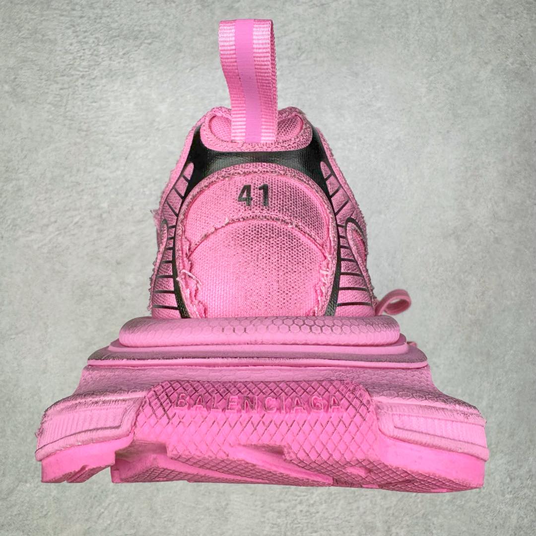 图片[8]-＃OG纯原 BALENCIAGA 3XL Sneakers 巴黎世家十代网布系带低帮走秀复古老爹鞋 黑色闪钻 全套原纸板楦头开发 最原汁原味的灵魂版型 全鞋荧光划线卡点 胶水把控整洁度追求极致完美 每一双都是工艺品 多重QC质检 超越公司货的品控标准 实实在在的免检产品 原盒原配 正确字体电绣 粗细、位置、大小正确 侧边TPU 透气孔匹配意产原版 正确分离大底 TPU软底 原版一致大底LOGO 立体感十足 原厂皮料水洗做旧 采购原厂网纱 不含皮革 网布材料和聚氨酯 磨损效果 鞋头边缘和后帮 Balenciaga 徽标 鞋面和后跟凸印尺码 鞋舌 3XL 橡胶品牌标识和反光细节 鞋帮拉袢和鞋舌拉祥 配反光细节 备用鞋带在鞋履前侧 可在穿着前取下 便于不同造型搭配 正常尺码 尺码：35 36 37 38 39 40 41 42 43 44 45 46-选品中心