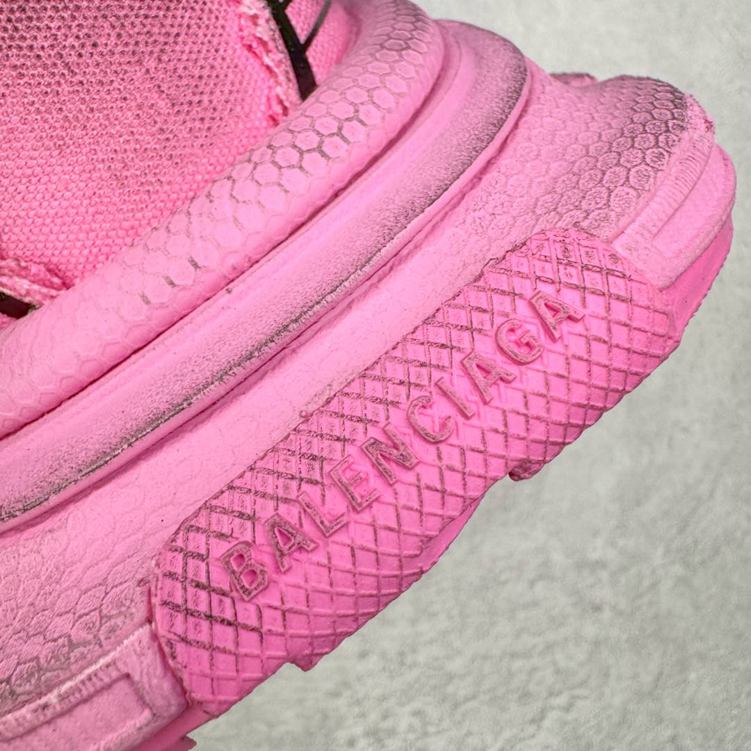 图片[14]-＃OG纯原 BALENCIAGA 3XL Sneakers 巴黎世家十代网布系带低帮走秀复古老爹鞋 黑色闪钻 全套原纸板楦头开发 最原汁原味的灵魂版型 全鞋荧光划线卡点 胶水把控整洁度追求极致完美 每一双都是工艺品 多重QC质检 超越公司货的品控标准 实实在在的免检产品 原盒原配 正确字体电绣 粗细、位置、大小正确 侧边TPU 透气孔匹配意产原版 正确分离大底 TPU软底 原版一致大底LOGO 立体感十足 原厂皮料水洗做旧 采购原厂网纱 不含皮革 网布材料和聚氨酯 磨损效果 鞋头边缘和后帮 Balenciaga 徽标 鞋面和后跟凸印尺码 鞋舌 3XL 橡胶品牌标识和反光细节 鞋帮拉袢和鞋舌拉祥 配反光细节 备用鞋带在鞋履前侧 可在穿着前取下 便于不同造型搭配 正常尺码 尺码：35 36 37 38 39 40 41 42 43 44 45 46-选品中心