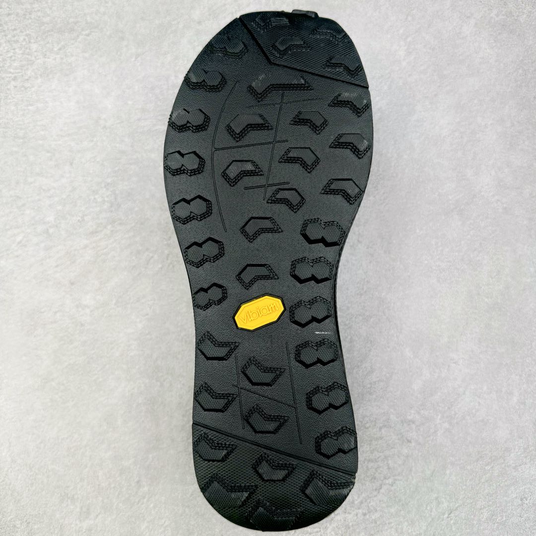 图片[9]-＃HP DESCENTE Dualis 迪桑特防水户外耐磨低帮生活休闲徒步登山鞋 DESCENTE（迪桑特）创立于1935年，品牌名取自法语词汇，意为“滑降”。品牌箭头标识代表滑雪的三种技术“高速直线滑行”、“穿越”和“侧滑”，也寓意品牌在打造高端专业运动产品中不断追求完美的创新精神，致力于成为中国高端专业滑雪、综训、女子、铁人三项、高尔夫的第一品牌。尺码：39 40 41 42 43 44 45-选品中心