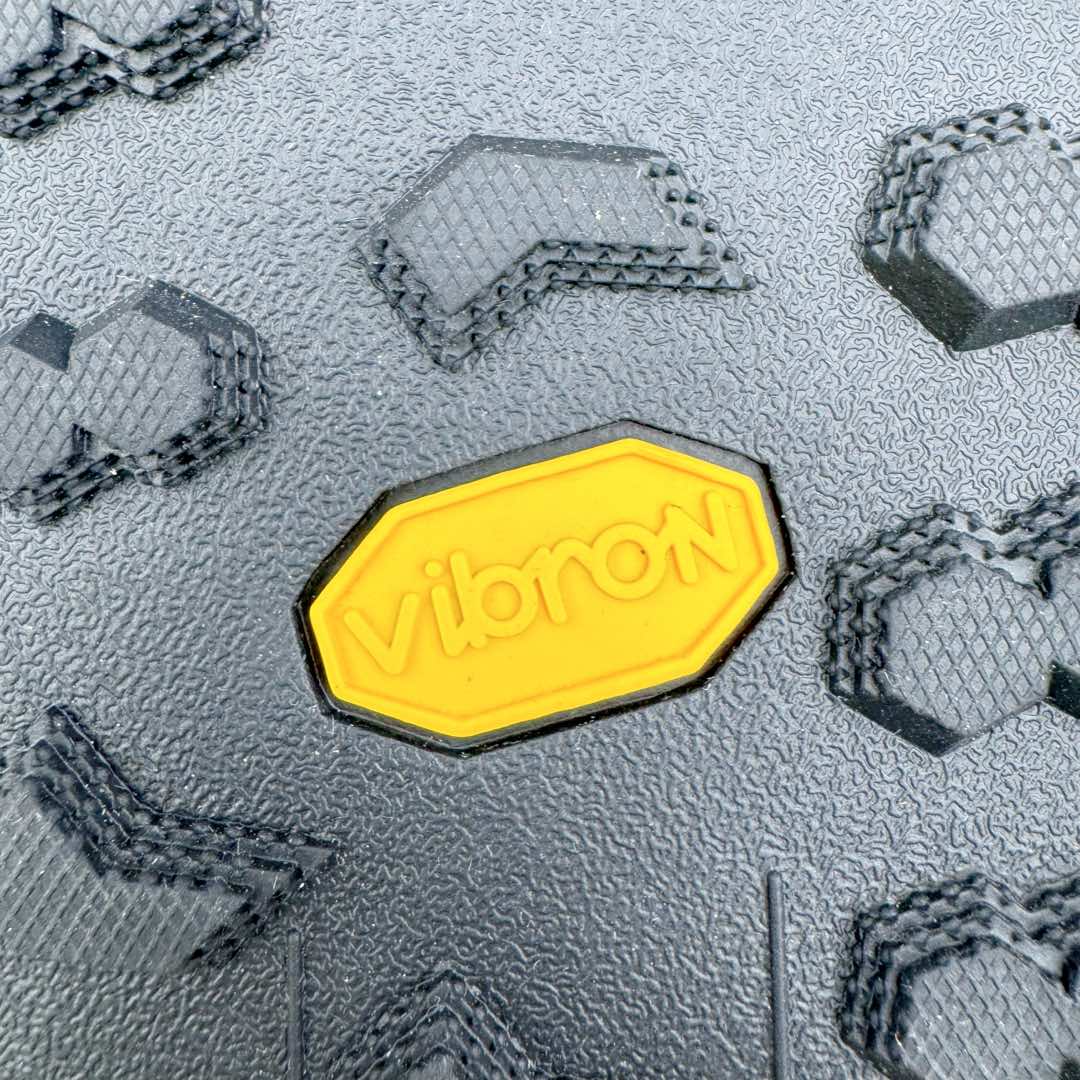 图片[21]-＃HP DESCENTE Dualis 迪桑特防水户外耐磨低帮生活休闲徒步登山鞋 DESCENTE（迪桑特）创立于1935年，品牌名取自法语词汇，意为“滑降”。品牌箭头标识代表滑雪的三种技术“高速直线滑行”、“穿越”和“侧滑”，也寓意品牌在打造高端专业运动产品中不断追求完美的创新精神，致力于成为中国高端专业滑雪、综训、女子、铁人三项、高尔夫的第一品牌。尺码：39 40 41 42 43 44 45-选品中心