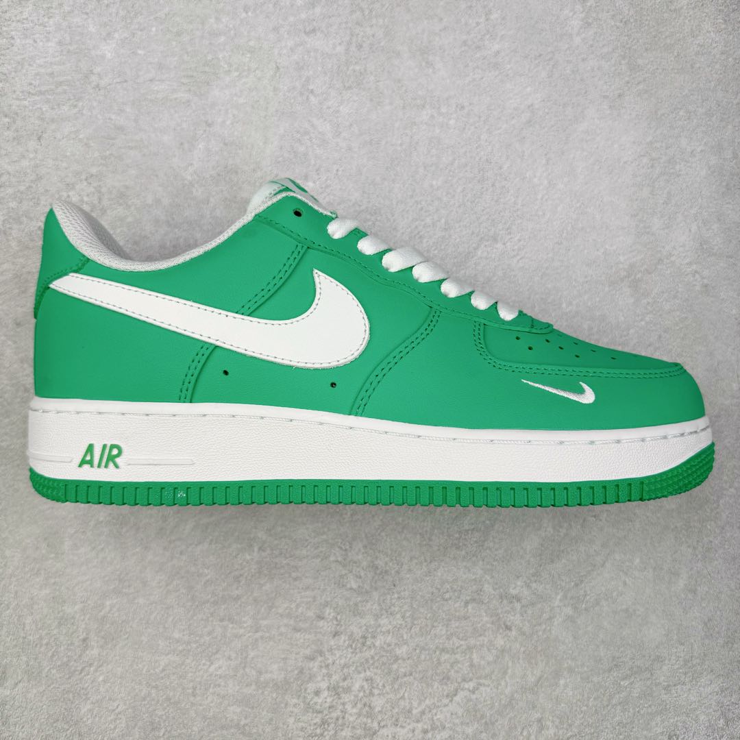 NK Air Force 1´07 Low 空军一号低帮百搭休闲运动板鞋 315122-101 柔软、弹性十足的缓震性能和出色的中底设计 横跨复古与现代的外型结合 造就出风靡全球 三十多年的Force 1 直到今天还深受青睐 尺码：36 36.5 37.5 38 38.5 39 40 40.5 41 42 42.5 43 44 44.5 45-选品中心