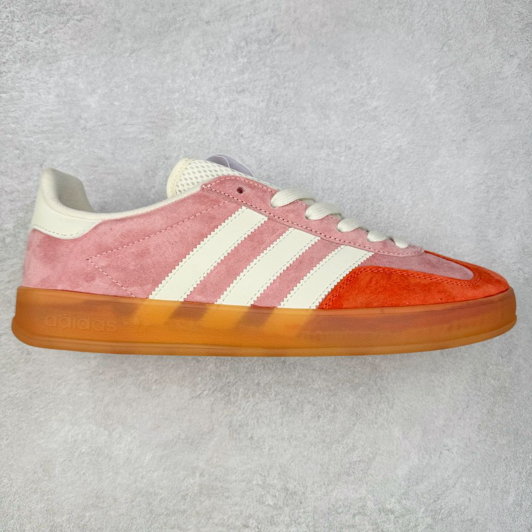 AD Gazelle Indoor Trainers 羚羊内训系列低帮复古百搭休闲运动德训风板鞋 IH8543 90年代经典的复刻版！自60年代以足球训练鞋面世以来,Gazelle就以其经典设计席卷全球。1991年版本的复刻,再造经典Gazelle。采用皮革打造,搭配浊色细节,让这款经典更加简约。尺码：36 36⅔ 37⅓ 38 38⅔ 39⅓ 40 40⅔ 41⅓ 42 42⅔ 43⅓ 44 45-选品中心