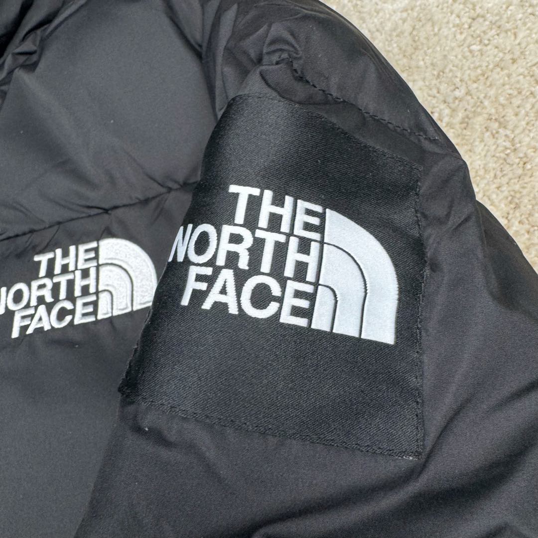 图片[9]-＃暖冬福利 THE NORTH FACE GO FREE 北面纯色印花Logo拉链长款连帽大衣羽绒服 申敏儿同款 非常高端的旗舰系列 生命不息 探索不止 冬天除了被窝其他地方都是远方 让你隔绝寒冷的最强单品 挑战极地风寒 ✨加长版型 裁剪非常花心思 情侣搭配起来感觉可以炸掉一条街 经典简约风 工装大口袋设计 全部都是立体口袋哦 休闲连帽设计 ✨高端户外防风防水面料 高强度防风防水 十级水压 不管是什么样的恶劣天气随便造 大身采用高密度GORE材质 镀膜来的哦 科技EPTFE涂层镀膜 相信我 不管是手感 还是穿着的舒适感这种面料必须是顶级的 非常的细腻 顺滑挺括 而且 舒适感还非常的好 ✨此款羽绒服极地御寒 胸前北面小Logo经典款式 手臂logo 设计 袖口魔术贴设计 让衣服增加亮点 北面Logo 让人一眼就看出衣服的与众不同 背后还有同款刺绣Logo 标志性强烈 做工 细节 咱们不多说了 这款羽绒服 完全可以说是今年最棒的一款之一 目前来说 我相信 我再也不会有这样心动的感觉了 尺码：XS S M L XL XXL-选品中心