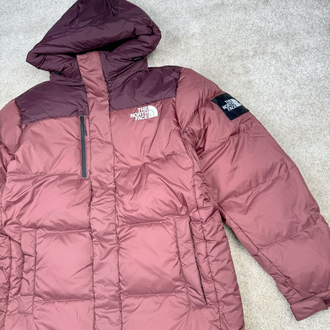 图片[8]-＃暖冬福利 THE NORTH FACE GO FREE 北面纯色印花Logo拉链长款连帽大衣羽绒服 申敏儿同款 非常高端的旗舰系列 生命不息 探索不止 冬天除了被窝其他地方都是远方 让你隔绝寒冷的最强单品 挑战极地风寒 ✨加长版型 裁剪非常花心思 情侣搭配起来感觉可以炸掉一条街 经典简约风 工装大口袋设计 全部都是立体口袋哦 休闲连帽设计 ✨高端户外防风防水面料 高强度防风防水 十级水压 不管是什么样的恶劣天气随便造 大身采用高密度GORE材质 镀膜来的哦 科技EPTFE涂层镀膜 相信我 不管是手感 还是穿着的舒适感这种面料必须是顶级的 非常的细腻 顺滑挺括 而且 舒适感还非常的好 ✨此款羽绒服极地御寒 胸前北面小Logo经典款式 手臂logo 设计 袖口魔术贴设计 让衣服增加亮点 北面Logo 让人一眼就看出衣服的与众不同 背后还有同款刺绣Logo 标志性强烈 做工 细节 咱们不多说了 这款羽绒服 完全可以说是今年最棒的一款之一 目前来说 我相信 我再也不会有这样心动的感觉了 尺码：XS S M L XL XXL-选品中心