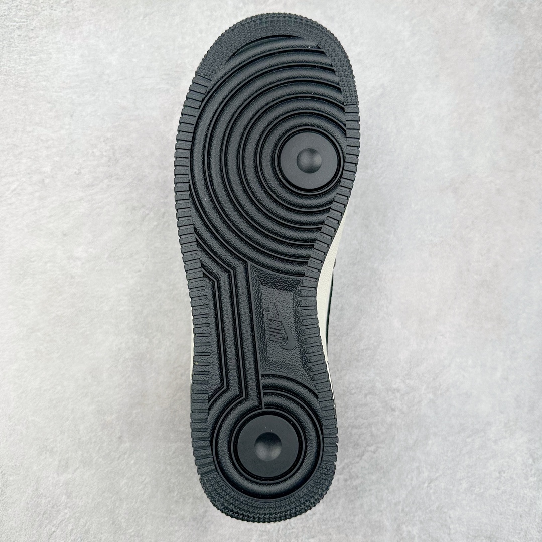 图片[9]-NK Air Force 1´07 Low 空军一号低帮百搭休闲运动板鞋 CH6336-513 柔软、弹性十足的缓震性能和出色的中底设计 横跨复古与现代的外型结合 造就出风靡全球 三十多年的Force 1 直到今天还深受青睐 尺码：36 36.5 37.5 38 38.5 39 40 40.5 41 42 42.5 43 44 44.5 45-选品中心