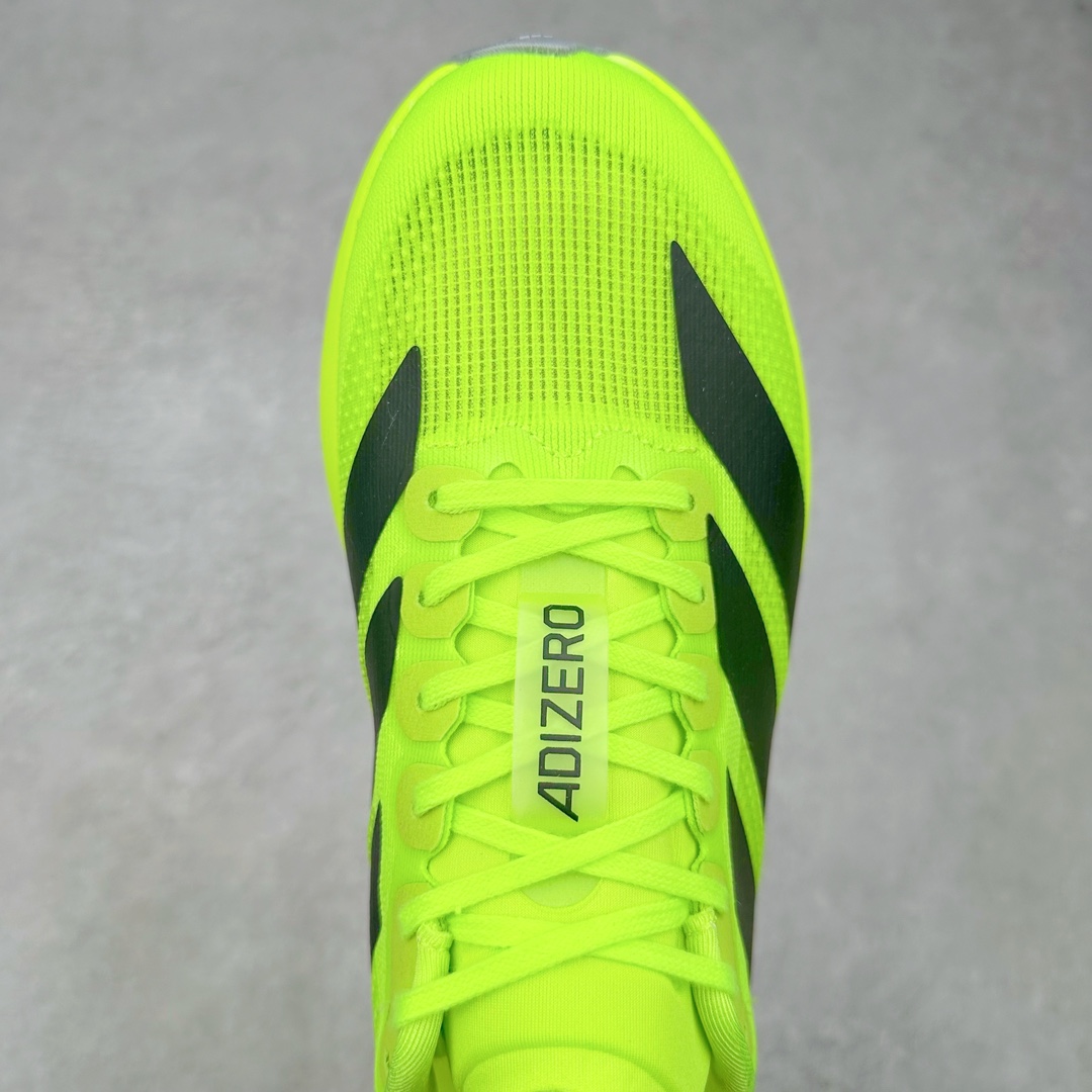 图片[4]-AD Adizero Eva SL M 零度进化版系列低帮轻便透气竞速休闲运动慢跑鞋 JR3416 相信大家对去年 adidas 横空出世的「顶级超跑」adiZero Adios Pro EVO 1 记忆犹新！不仅登顶阿迪史上最轻跑鞋宝座，更在接下来的全球马拉松赛事中，持续书写着惊人成绩，被网友戏称新一代「阿迪神鞋」全网刷屏！极简设计语言与强烈速度感和存在感的鞋侧三线，让人过目不忘，特别种草！其中定位于中长跑训练的 adidas Adizero Evo SL，整体外观造型与 adiZero Adios Pro EVO 1 非常相似。中底配置方面搭载全掌 Lightstrike Pro，鞋面采用透气网面示人，契合日常训练鞋的定位，更加耐用。外底给到了马牌橡胶，及类似上代竞速旗舰 adidas Adizero Adios Pro 3 区域分布。整体看下来无论是外观的鲜明辨识度，还是配置的扎实程度都很顶。尺码：36 36⅔ 37⅓ 38 38⅔ 39⅓ 40 40⅔ 41⅓ 42 42⅔ 43⅓ 44 45-选品中心