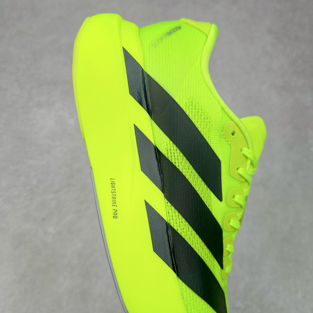 图片[6]-AD Adizero Eva SL M 零度进化版系列低帮轻便透气竞速休闲运动慢跑鞋 JR3416 相信大家对去年 adidas 横空出世的「顶级超跑」adiZero Adios Pro EVO 1 记忆犹新！不仅登顶阿迪史上最轻跑鞋宝座，更在接下来的全球马拉松赛事中，持续书写着惊人成绩，被网友戏称新一代「阿迪神鞋」全网刷屏！极简设计语言与强烈速度感和存在感的鞋侧三线，让人过目不忘，特别种草！其中定位于中长跑训练的 adidas Adizero Evo SL，整体外观造型与 adiZero Adios Pro EVO 1 非常相似。中底配置方面搭载全掌 Lightstrike Pro，鞋面采用透气网面示人，契合日常训练鞋的定位，更加耐用。外底给到了马牌橡胶，及类似上代竞速旗舰 adidas Adizero Adios Pro 3 区域分布。整体看下来无论是外观的鲜明辨识度，还是配置的扎实程度都很顶。尺码：36 36⅔ 37⅓ 38 38⅔ 39⅓ 40 40⅔ 41⅓ 42 42⅔ 43⅓ 44 45-选品中心