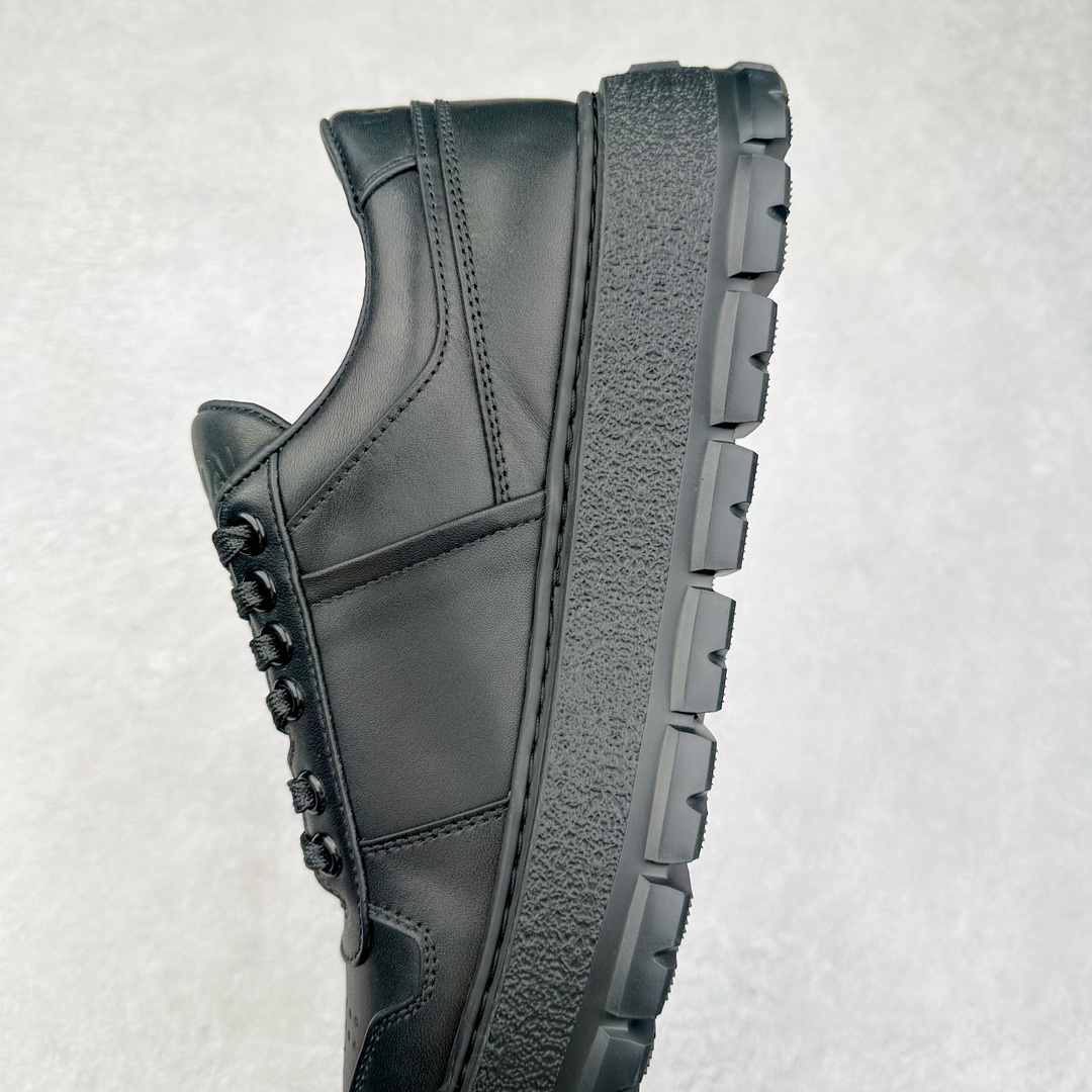 图片[7]-＃GD广顶 Prada普拉达 2024ss 全牛皮打造 属于奢侈品鞋型 全鞋打版开发 鞋底单独开模订制 鞋垫部分区别常规板鞋款式 采用针车走线双层拼接 五金三角唛单独订制 打底皮革定位裁剪 确保同步原版细节 整体鞋型外观还原度高达98%以上 熟悉我的都知道 板鞋打版必开模 在鞋型外观方面可以确保0误差 裁片衔接部分 以及三角唛徽标 统一定位细节处理 无瑕疵可言 尺码：38-45-选品中心