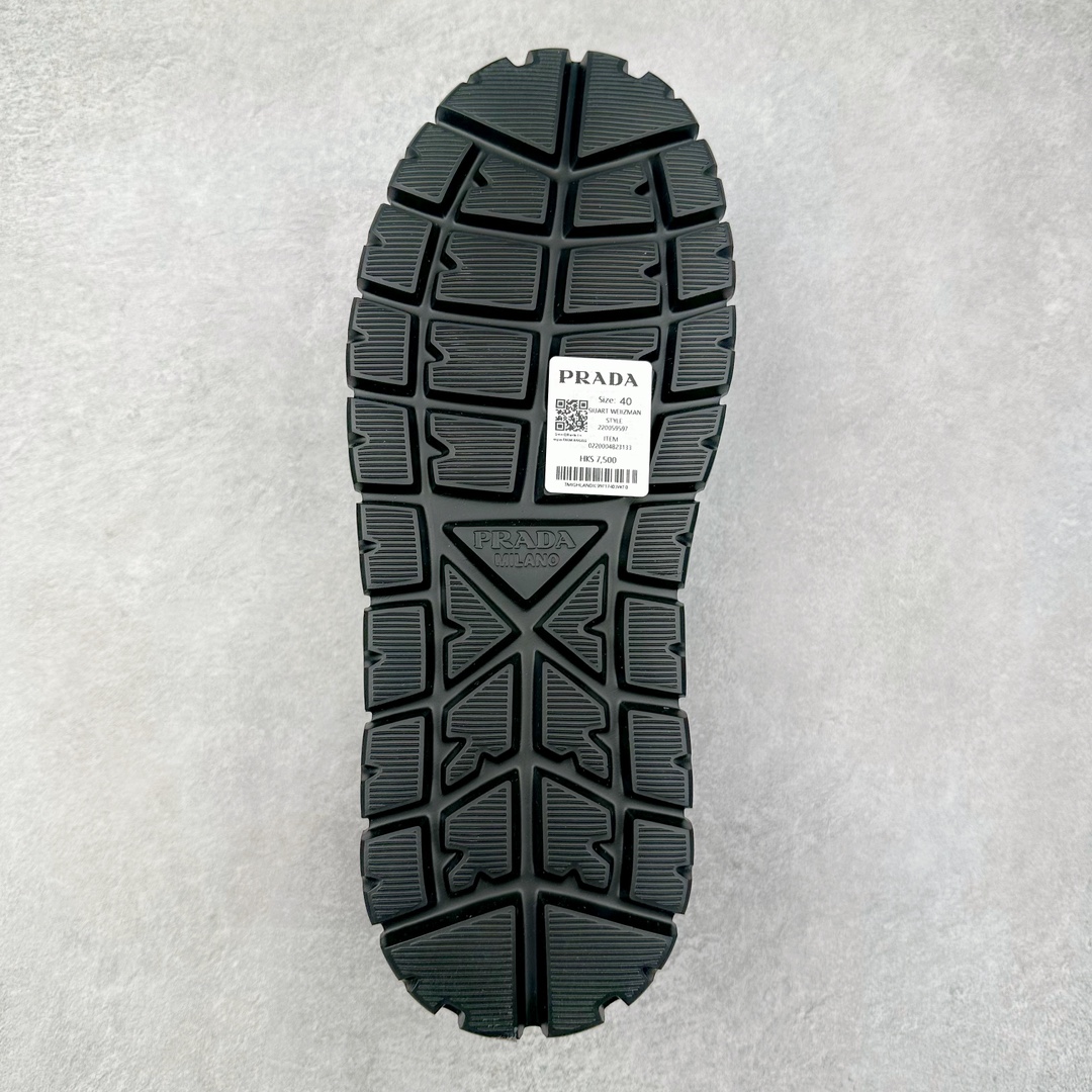 图片[9]-＃GD广顶 Prada普拉达 2024ss 全牛皮打造 属于奢侈品鞋型 全鞋打版开发 鞋底单独开模订制 鞋垫部分区别常规板鞋款式 采用针车走线双层拼接 五金三角唛单独订制 打底皮革定位裁剪 确保同步原版细节 整体鞋型外观还原度高达98%以上 熟悉我的都知道 板鞋打版必开模 在鞋型外观方面可以确保0误差 裁片衔接部分 以及三角唛徽标 统一定位细节处理 无瑕疵可言 尺码：38-45-选品中心