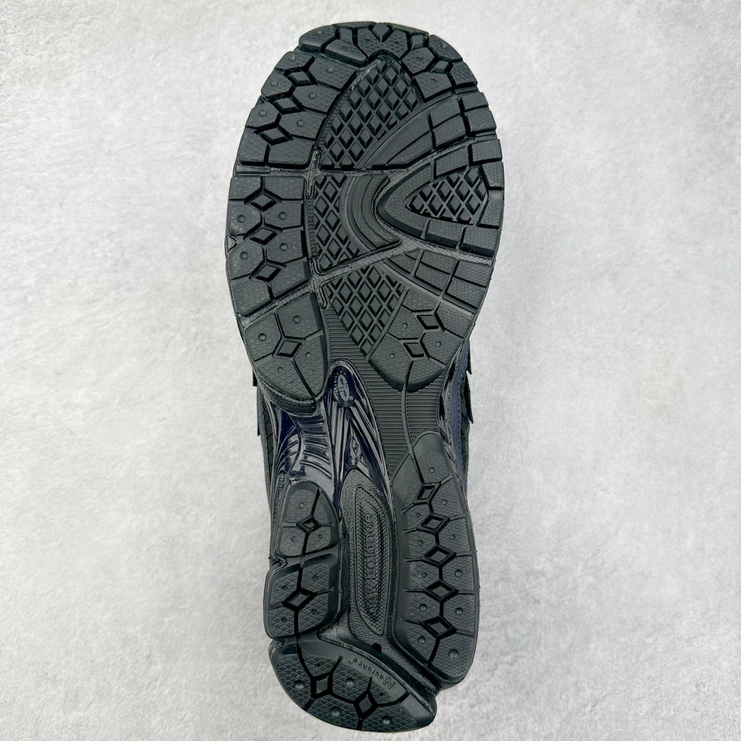 图片[9]-＃DT纯原 新百伦NB New Balance M1906系列 全套原楦原纸板原厂数据开发 进口三明治网面 原装进口皮料正确绒感卡色 正确中底拉帮中底网布细节 原厂标裁 带紫光防伪 定制后跟透明水晶模块 冲裁组合 大底贴合程度胶水上色把控完美 整洁度挑战全网艺术家 多道序QC把关品质完善 匠心打造 耗时两个月开发完成 工艺极其复杂难度可想而知 新开独立私模大底 正确六层组合大底 高端零售专供产物 尺码：36 37 37.5 38 38.5 39 40 40.5 41 42 42.5 43 44 45-选品中心