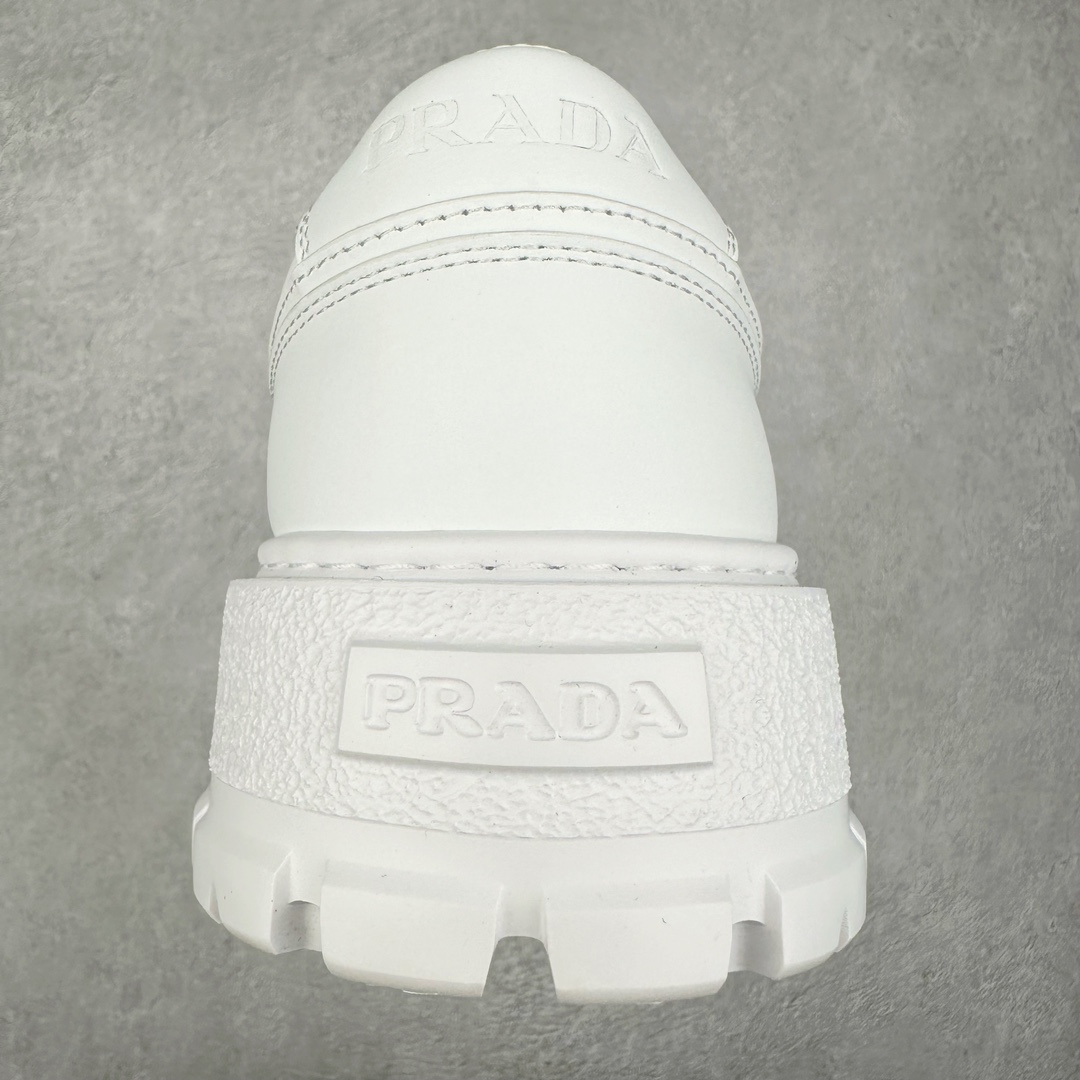 图片[8]-＃GD广顶 Prada普拉达 2024ss 全牛皮打造 属于奢侈品鞋型 全鞋打版开发 鞋底单独开模订制 鞋垫部分区别常规板鞋款式 采用针车走线双层拼接 五金三角唛单独订制 打底皮革定位裁剪 确保同步原版细节 整体鞋型外观还原度高达98%以上 熟悉我的都知道 板鞋打版必开模 在鞋型外观方面可以确保0误差 裁片衔接部分 以及三角唛徽标 统一定位细节处理 无瑕疵可言 尺码：38-45-选品中心