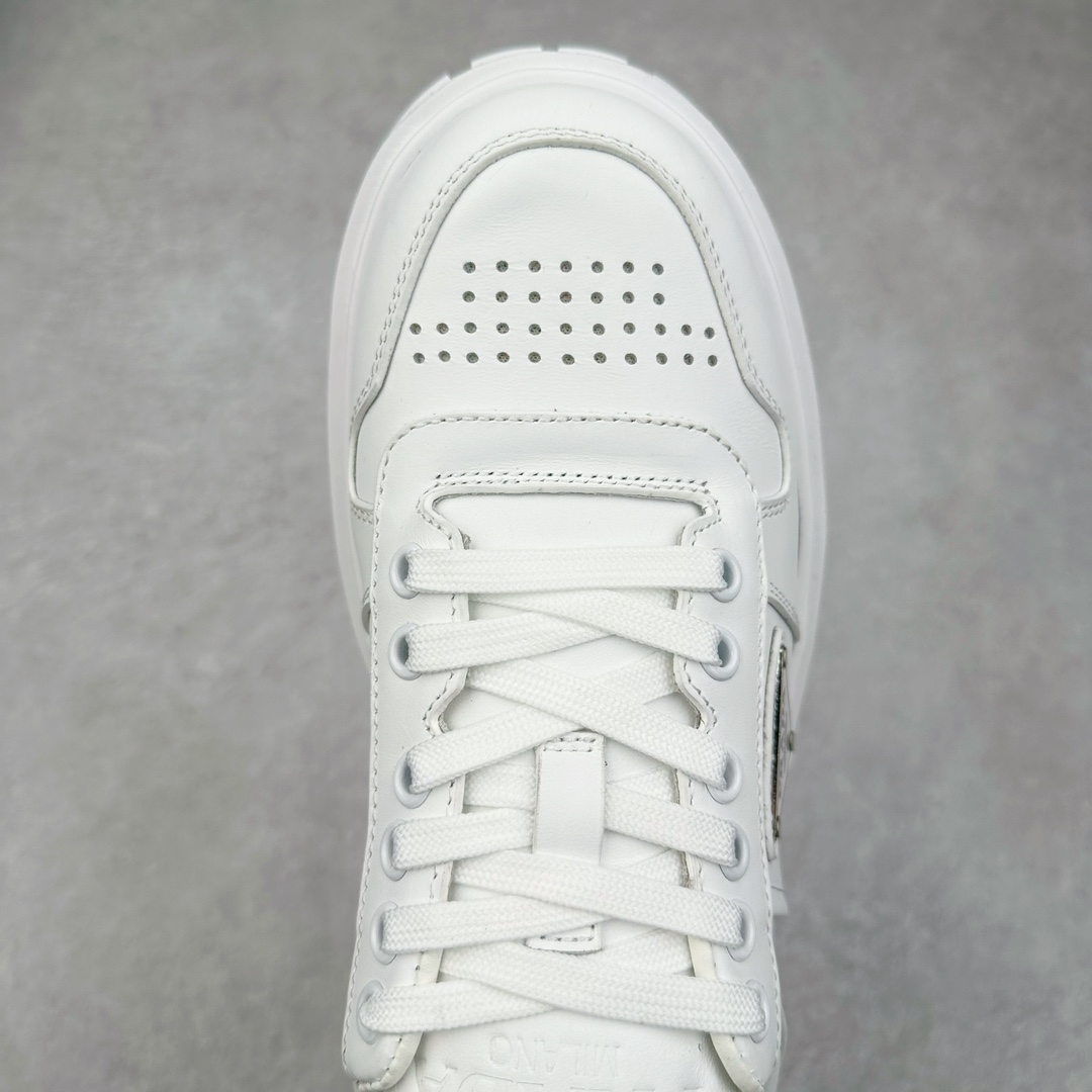 图片[4]-＃GD广顶 Prada普拉达 2024ss 全牛皮打造 属于奢侈品鞋型 全鞋打版开发 鞋底单独开模订制 鞋垫部分区别常规板鞋款式 采用针车走线双层拼接 五金三角唛单独订制 打底皮革定位裁剪 确保同步原版细节 整体鞋型外观还原度高达98%以上 熟悉我的都知道 板鞋打版必开模 在鞋型外观方面可以确保0误差 裁片衔接部分 以及三角唛徽标 统一定位细节处理 无瑕疵可言 尺码：38-45-选品中心